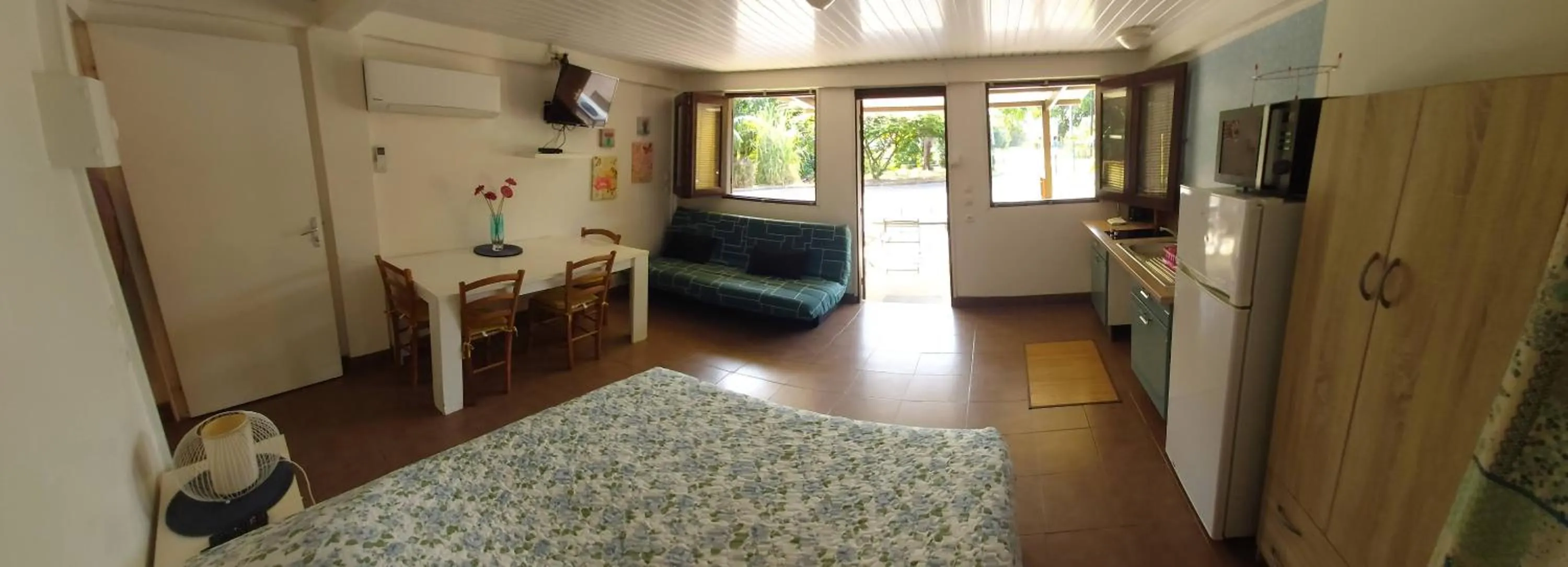 View (from property/room), Bed in Au Petit Canal Fleuri