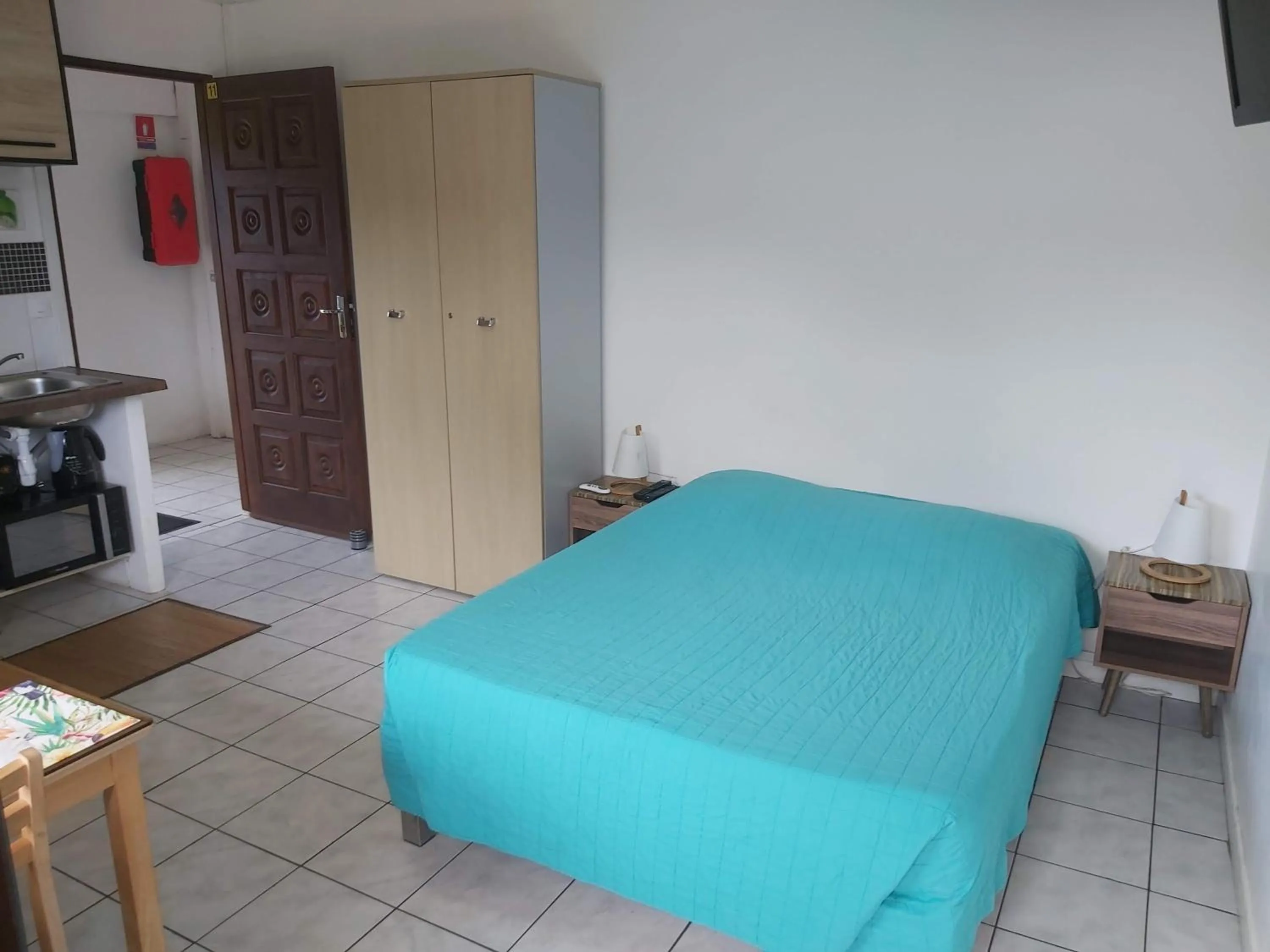 Bed in Au Petit Canal Fleuri