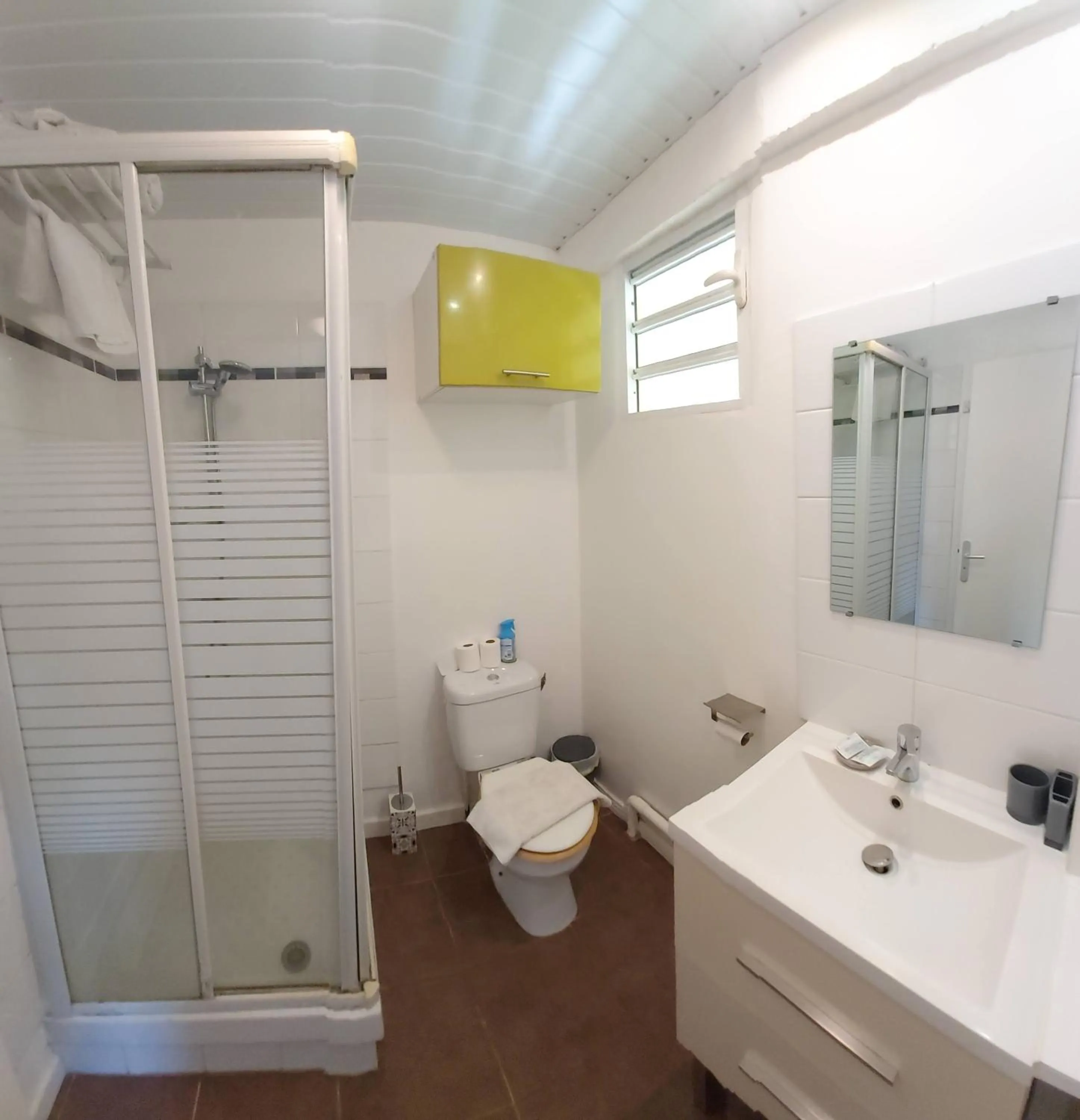 Shower in Au Petit Canal Fleuri