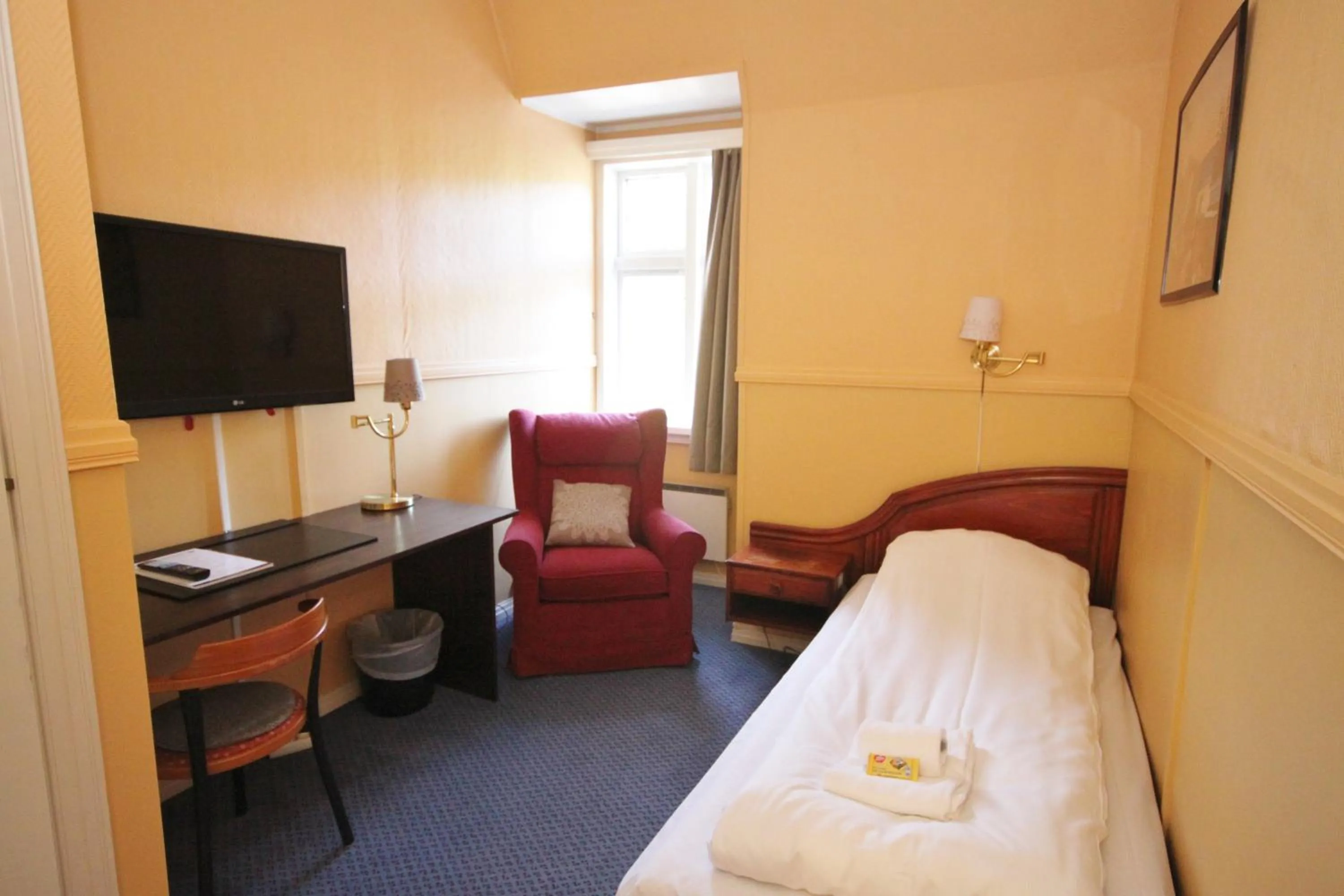 Bedroom, Bed in Sauda Fjordhotell