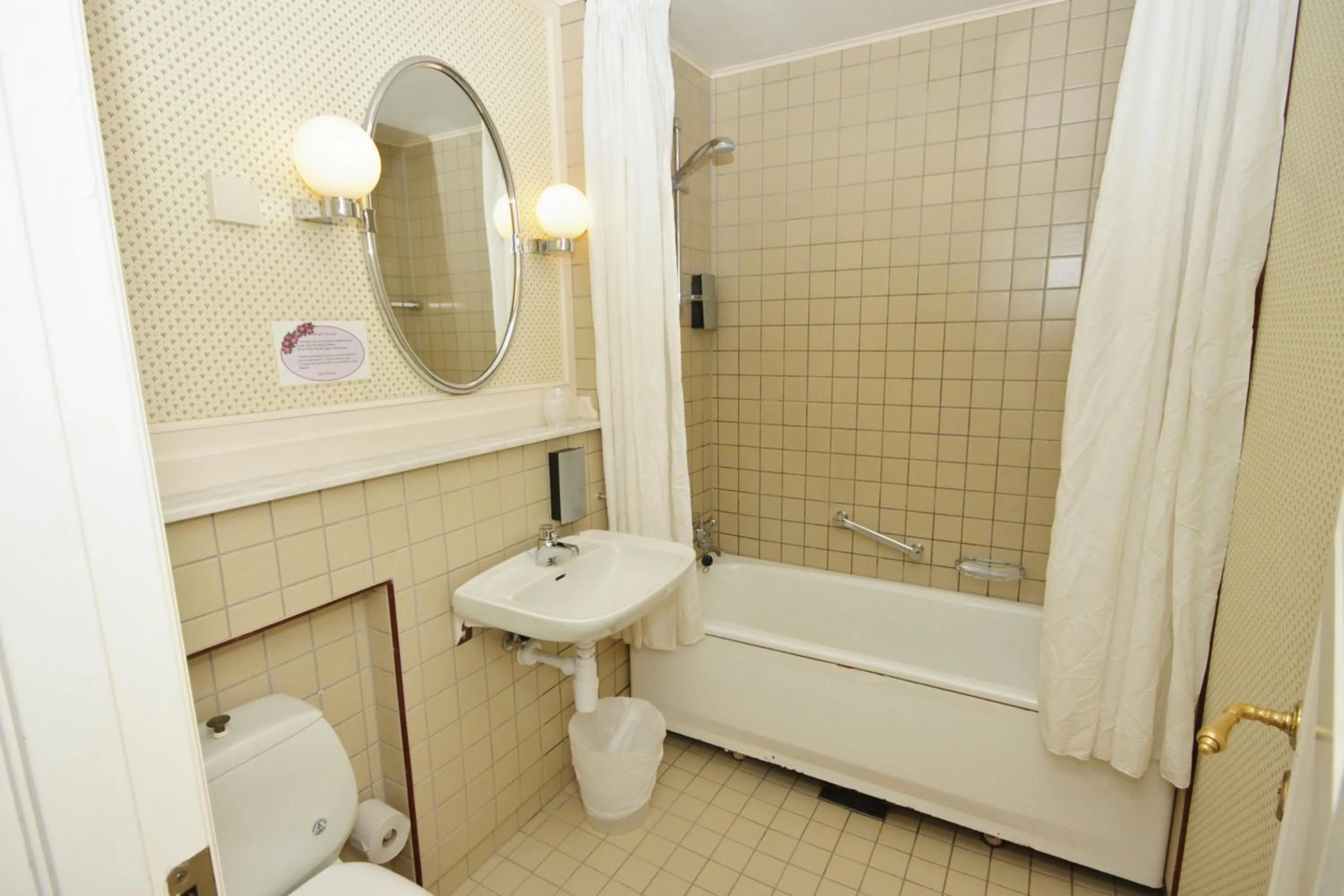 Bathroom in Sauda Fjordhotell