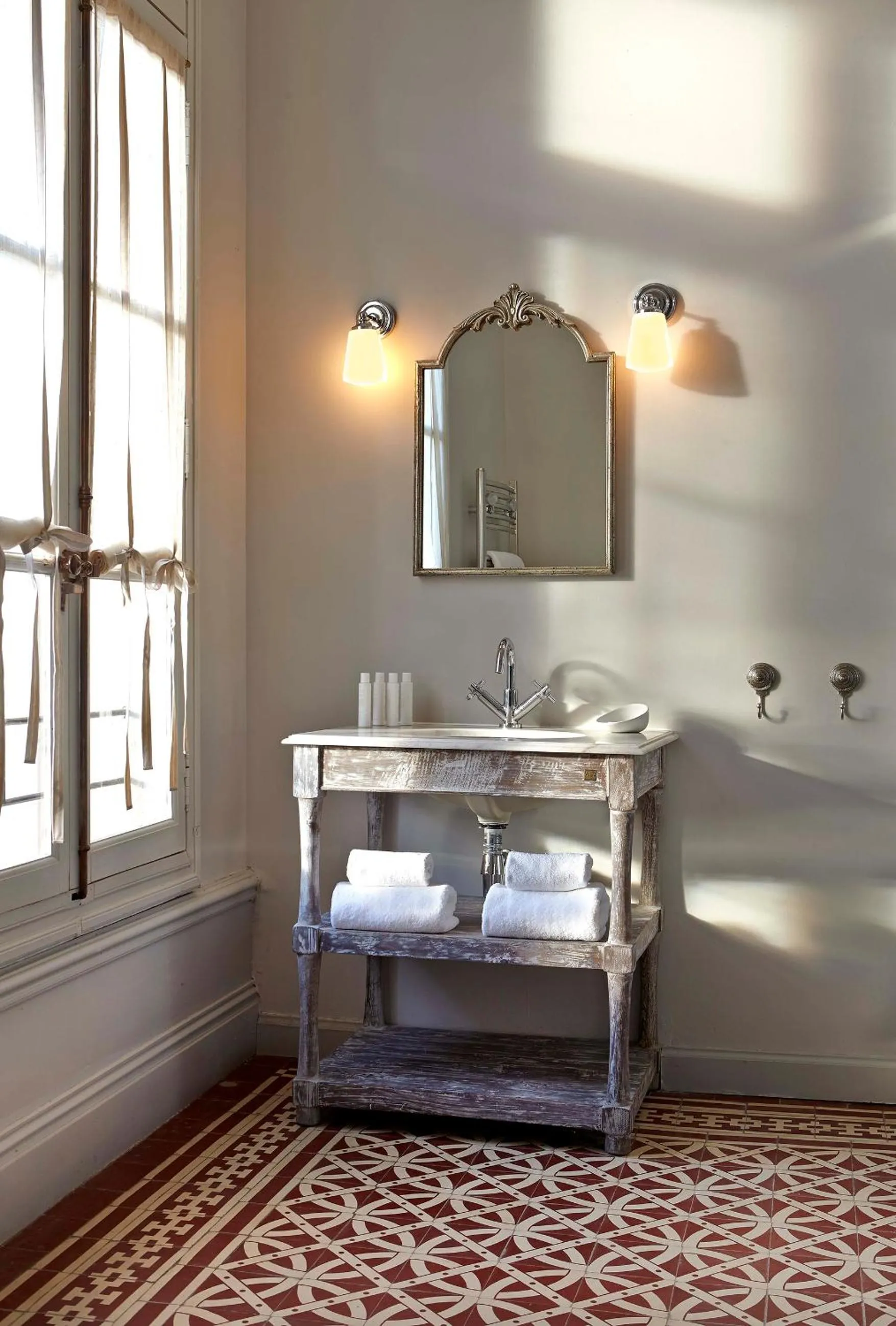 Bathroom, Bed in Château Les Carrasses