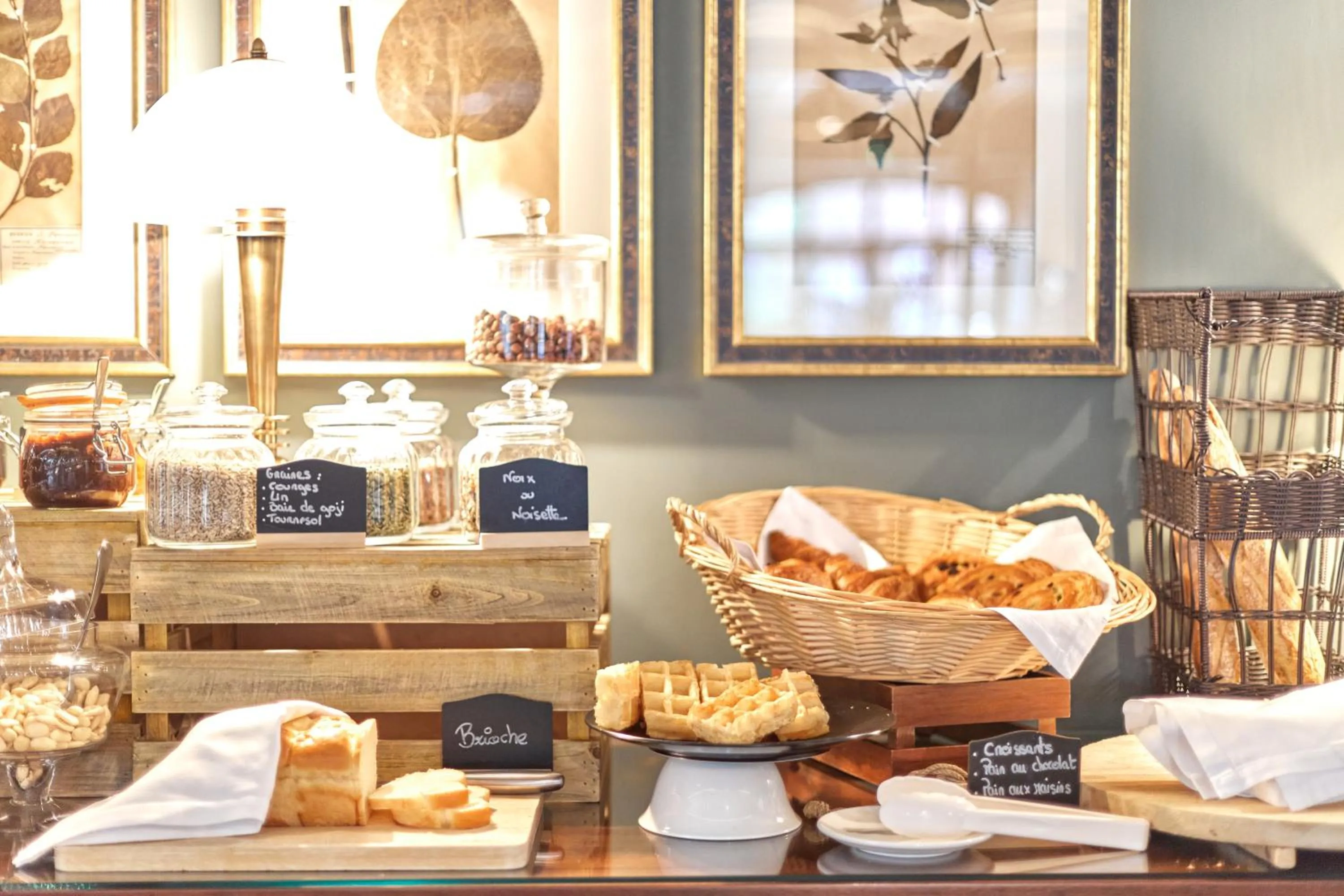 Breakfast in Château Les Carrasses