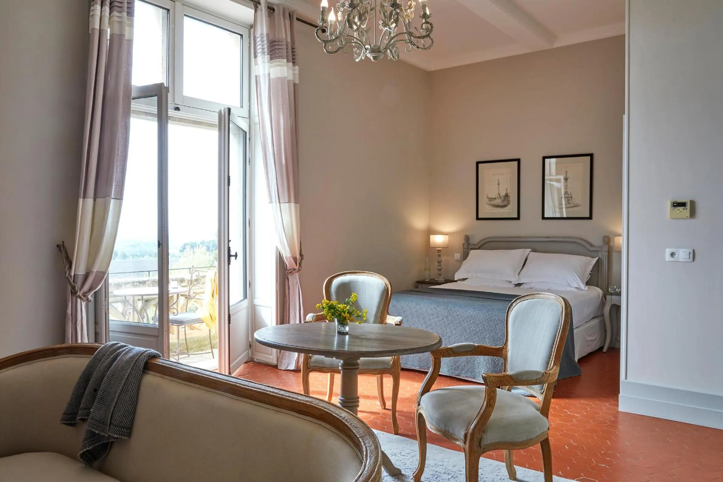 Photo of the whole room, Bed in Château Les Carrasses