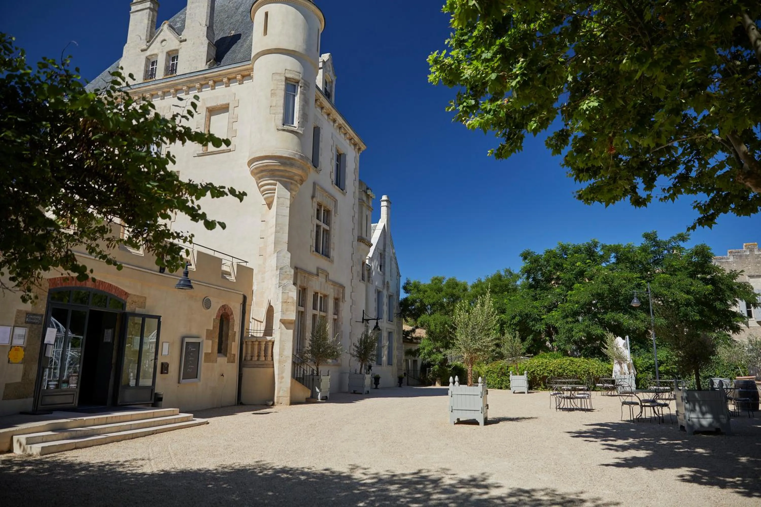 Facade/entrance in Château Les Carrasses