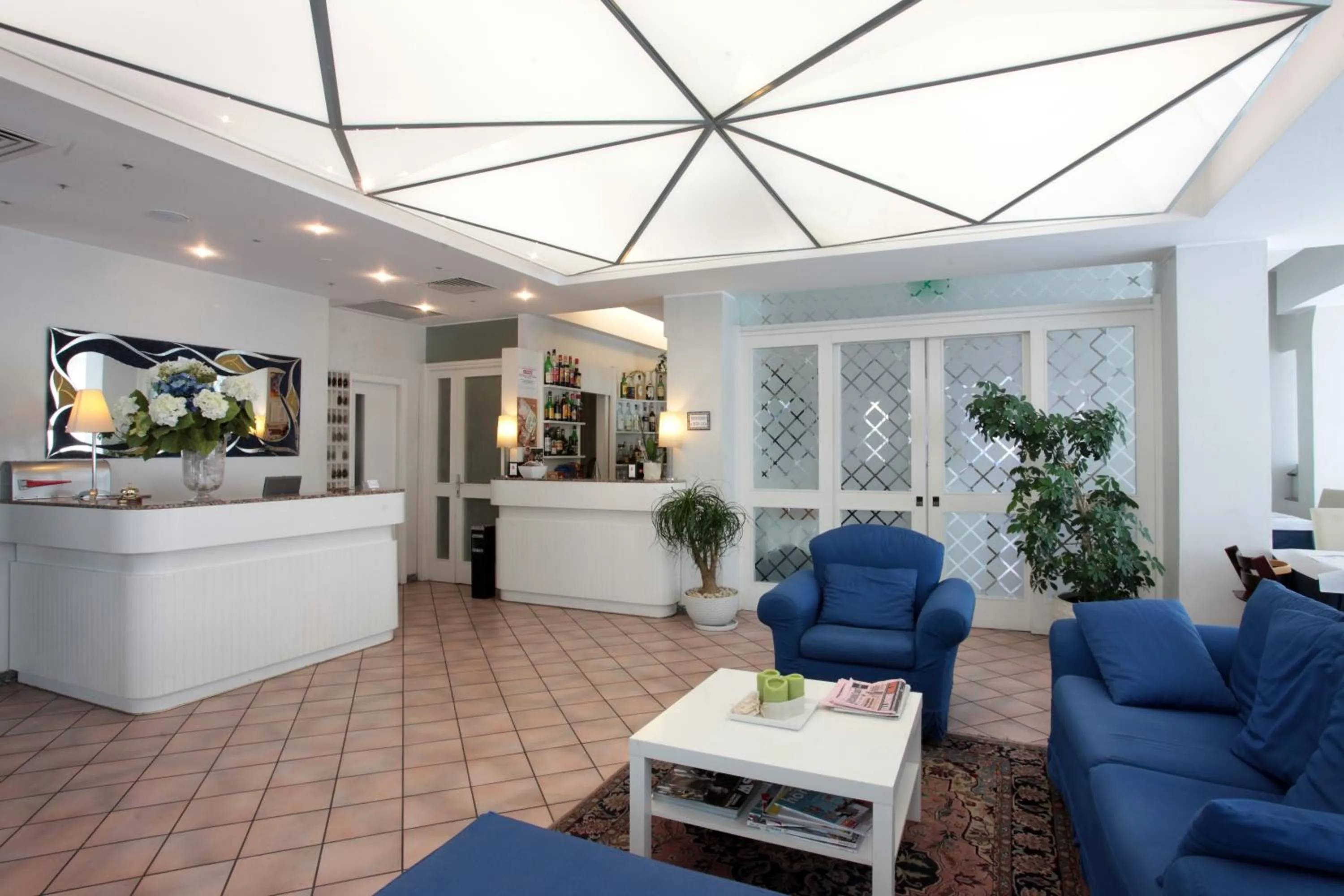 Living room in Family Hotel Antibes -50m dal mare -