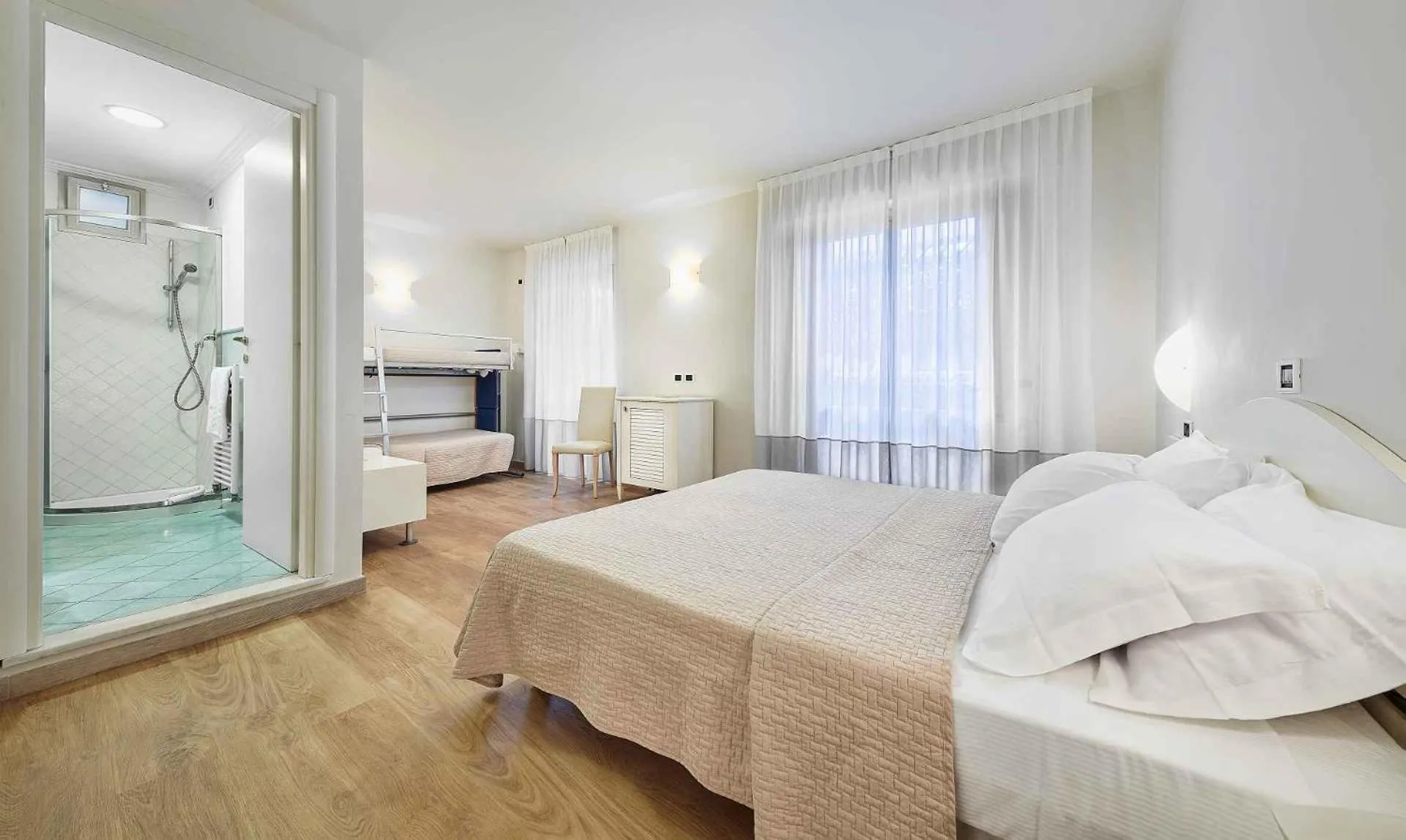 Bed in Family Hotel Antibes -50m dal mare -