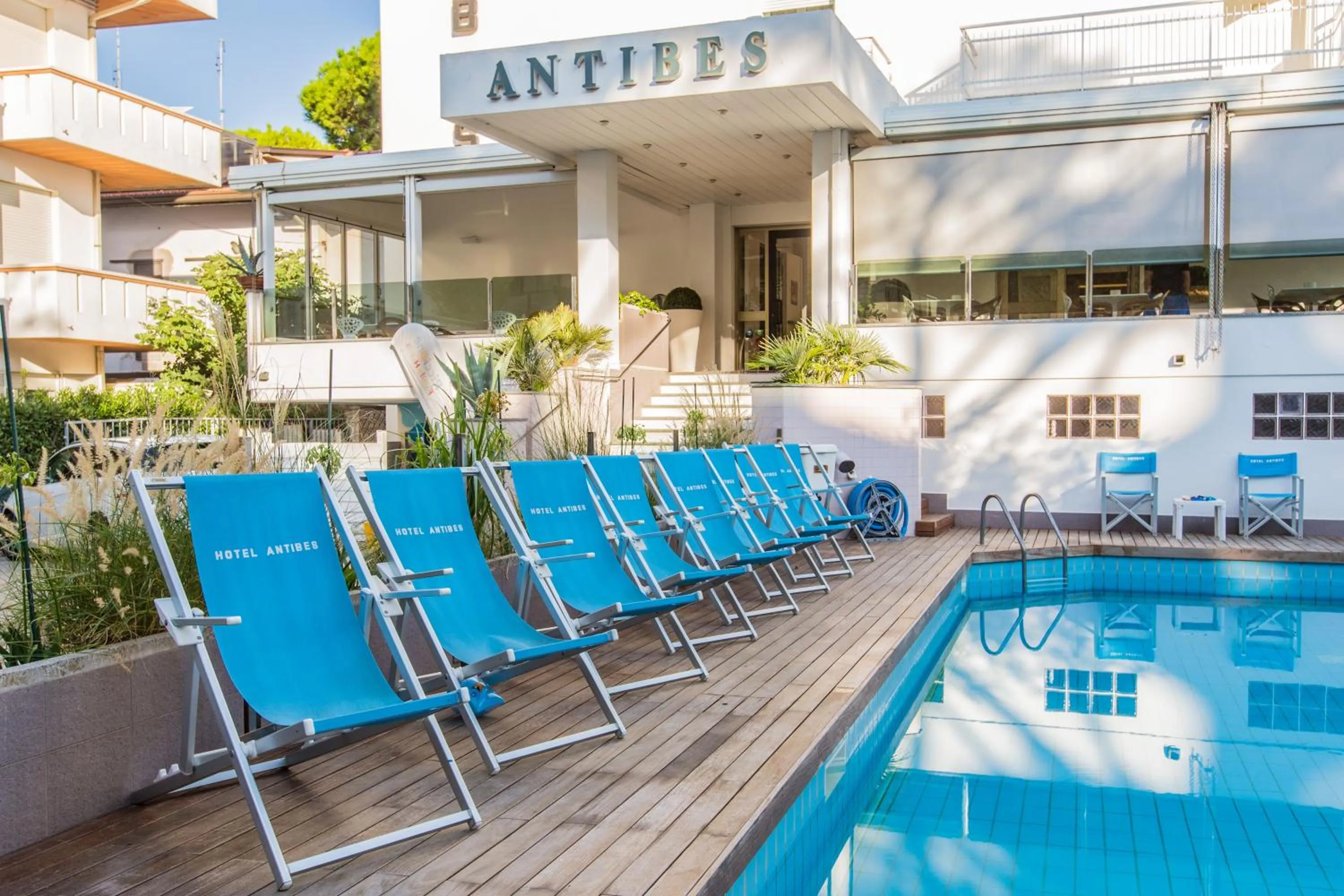 Pool view in Family Hotel Antibes -50m dal mare -