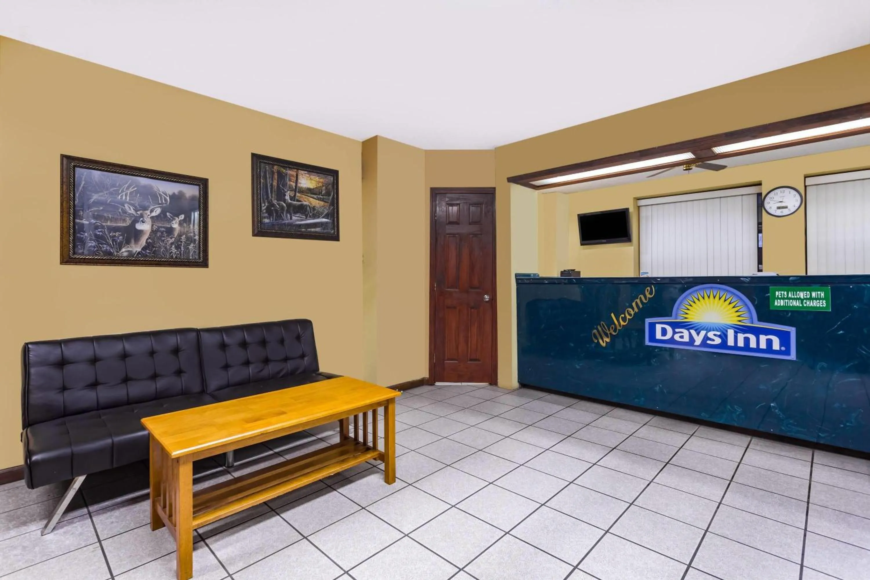 Lobby or reception in Days Inn by Wyndham Byron