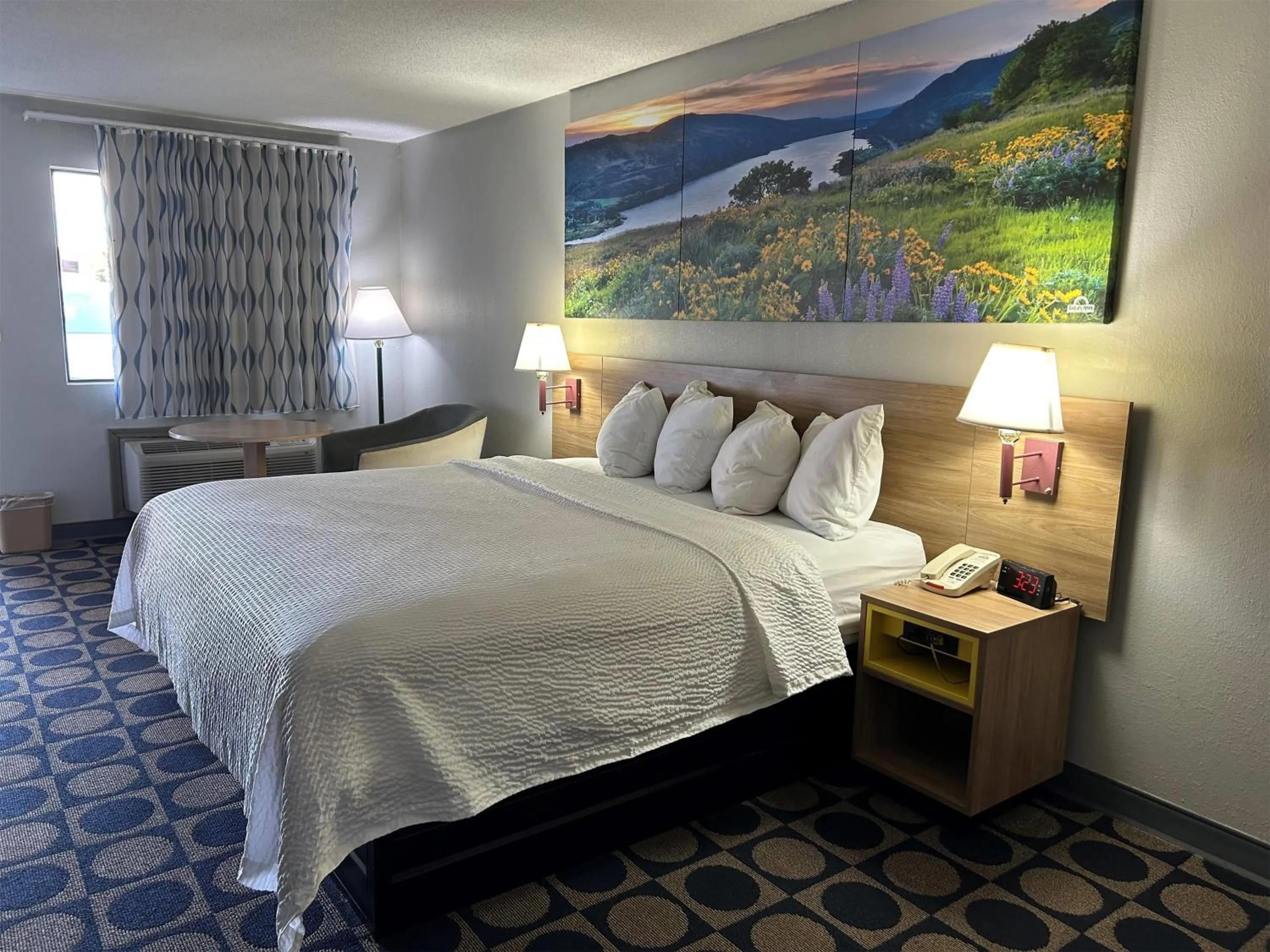 Photo of the whole room, Bed in Days Inn by Wyndham Byron