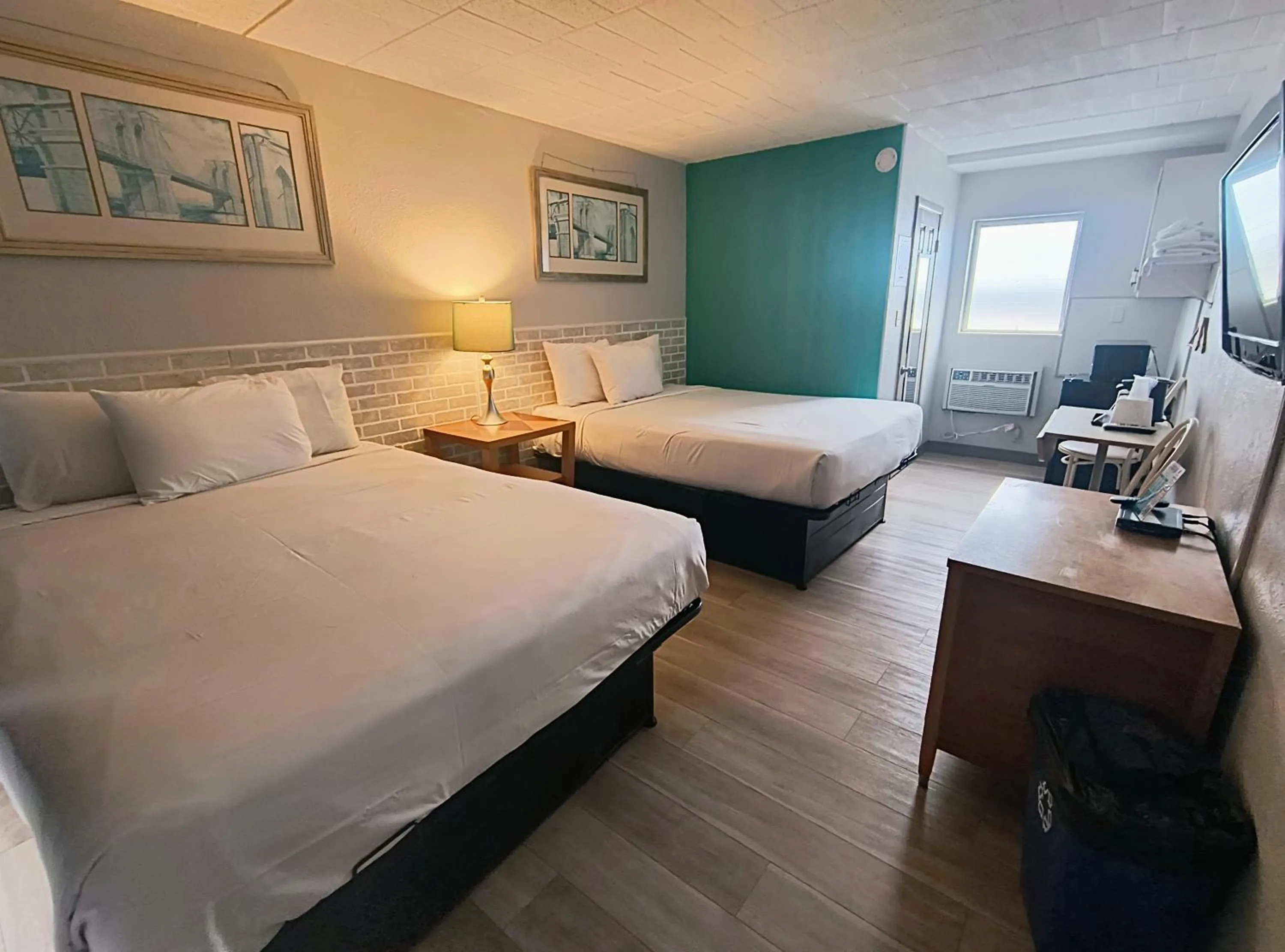 Bed in Monaco Motel - Wildwood Beach & Boardwalk