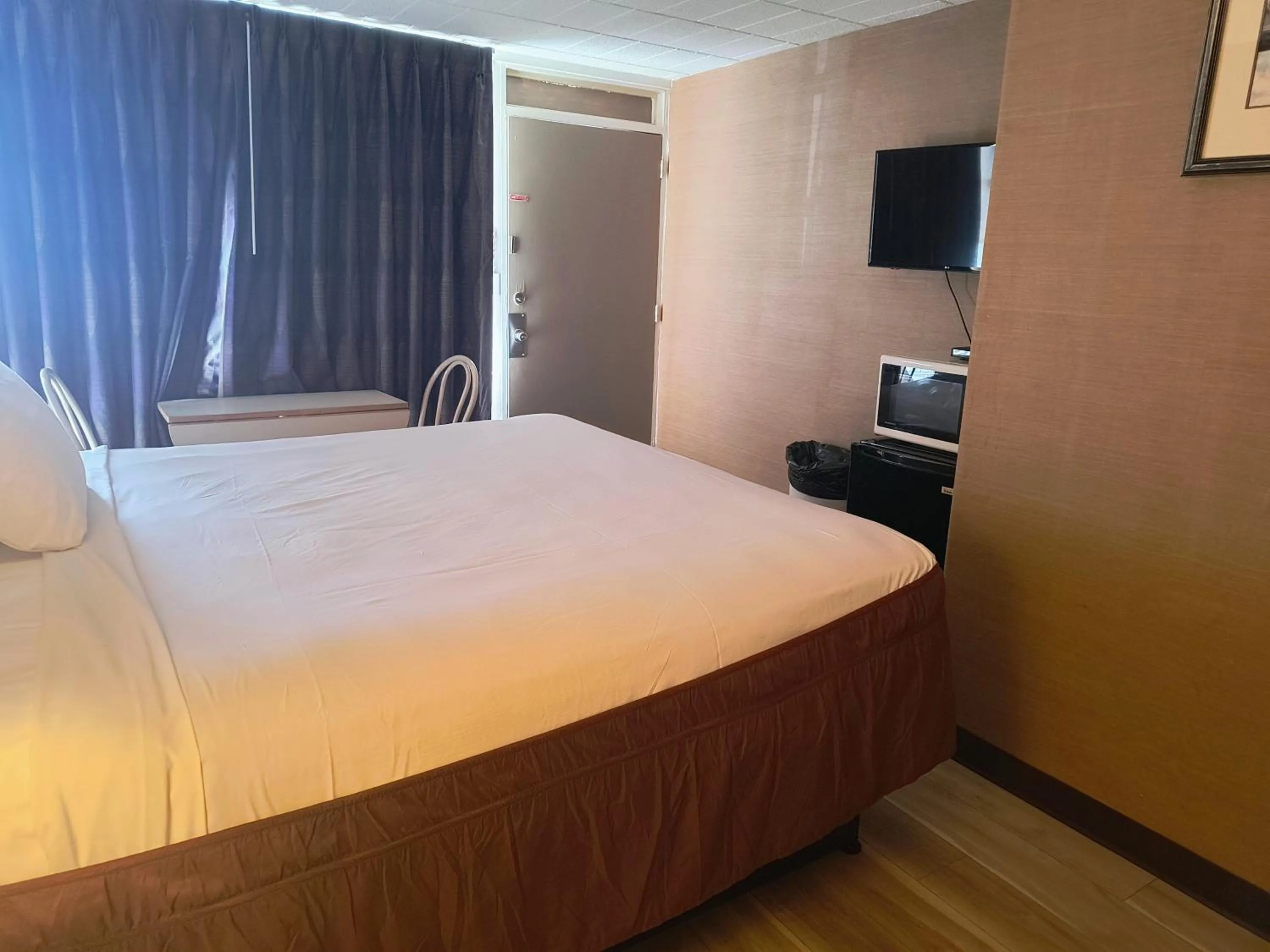 Bed in Monaco Motel - Wildwood Beach & Boardwalk