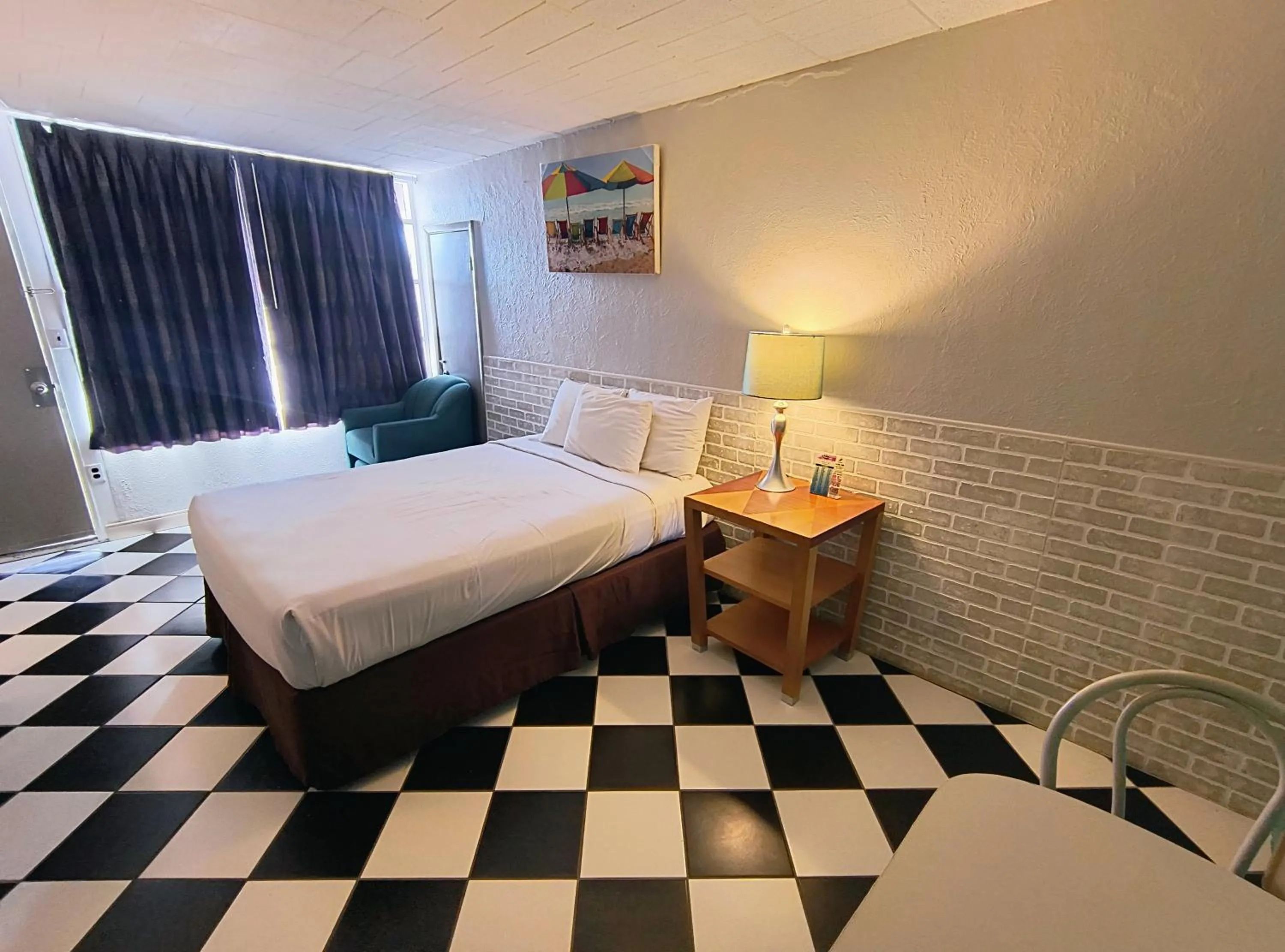 Bed in Monaco Motel - Wildwood Beach & Boardwalk