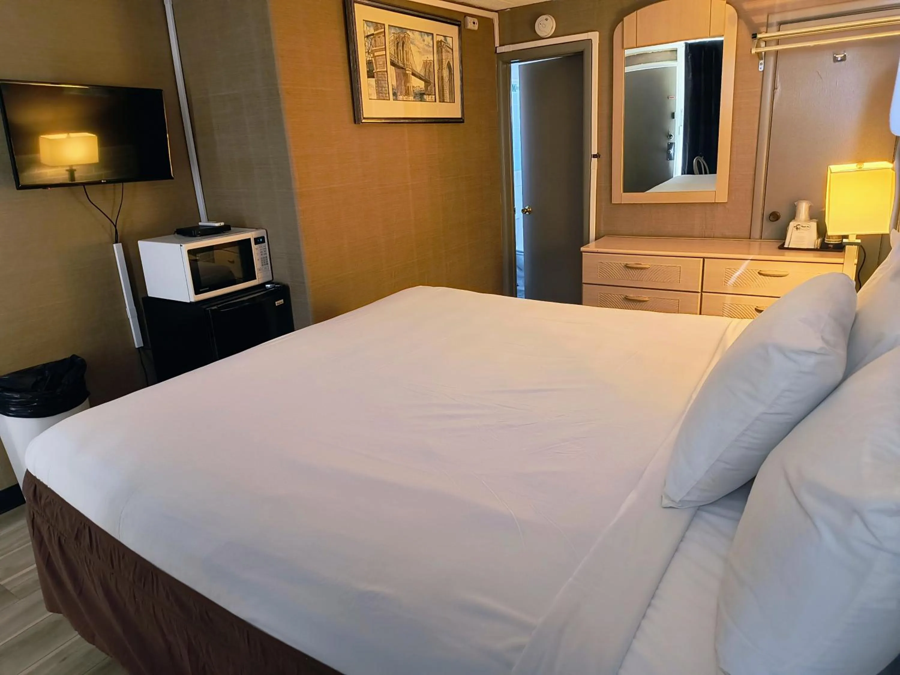 Bed in Monaco Motel - Wildwood Beach & Boardwalk