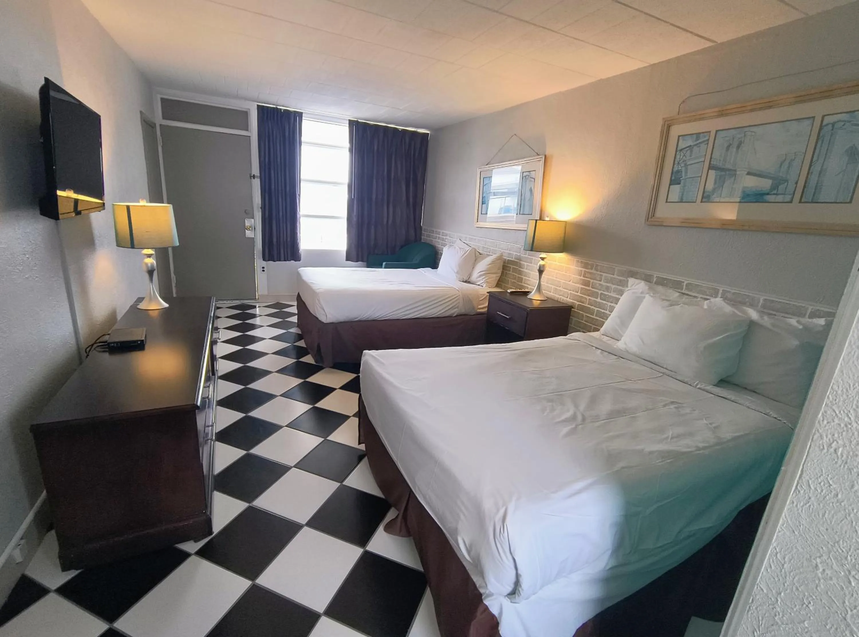 Bed in Monaco Motel - Wildwood Beach & Boardwalk