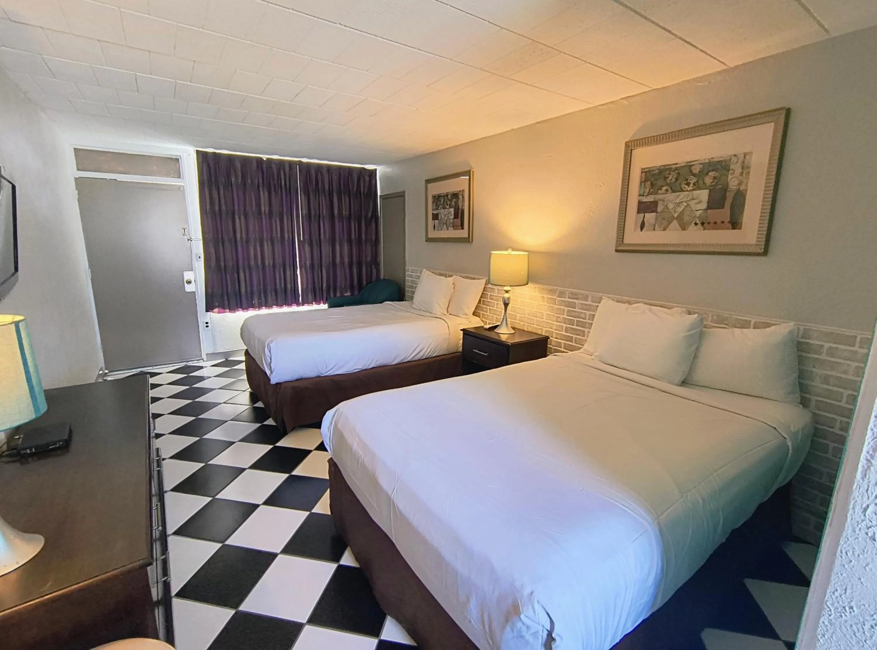 Bed in Monaco Motel - Wildwood Beach & Boardwalk
