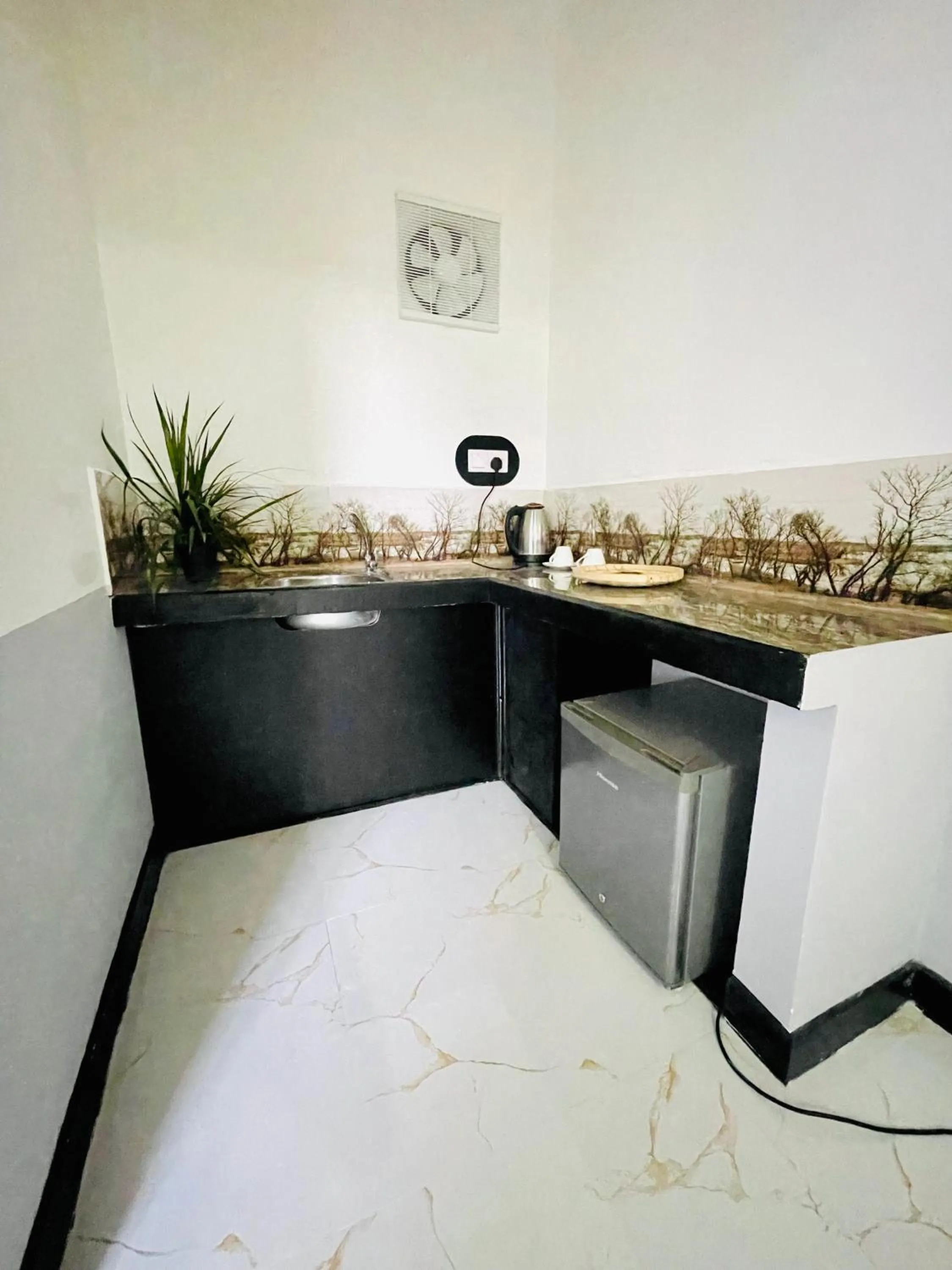 Kitchen or kitchenette in Royal Mount Ella