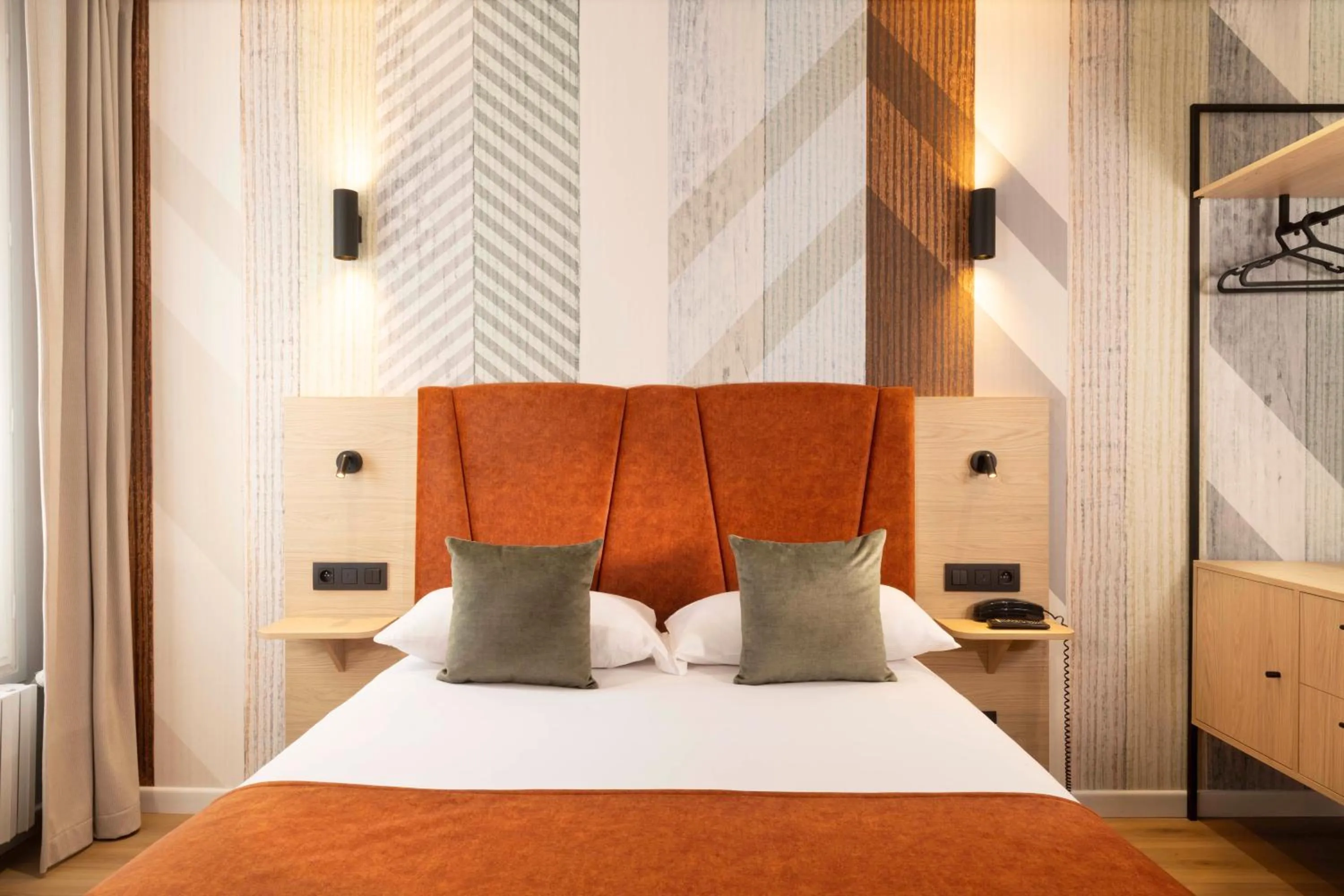 Bed in Hotel Espace Champerret