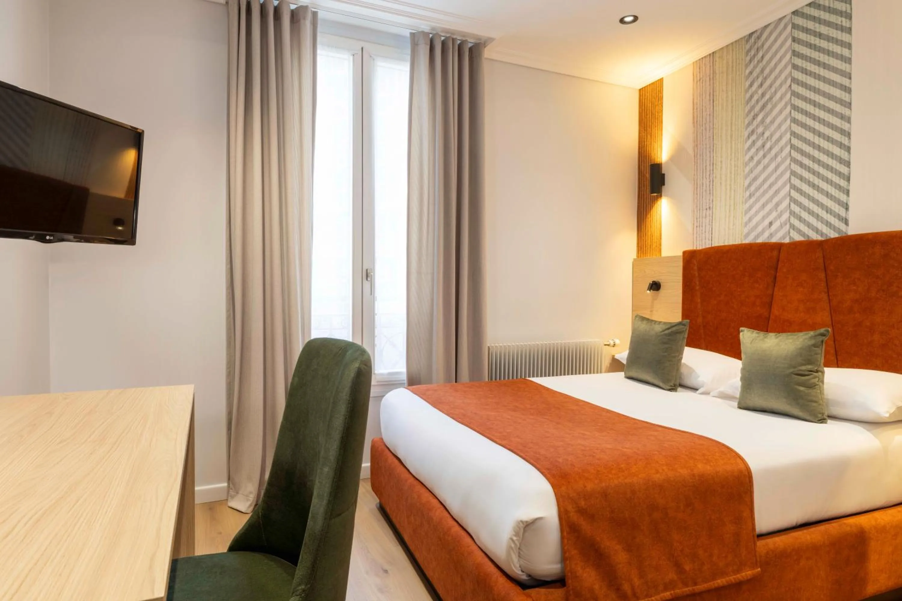 Bed in Hotel Espace Champerret