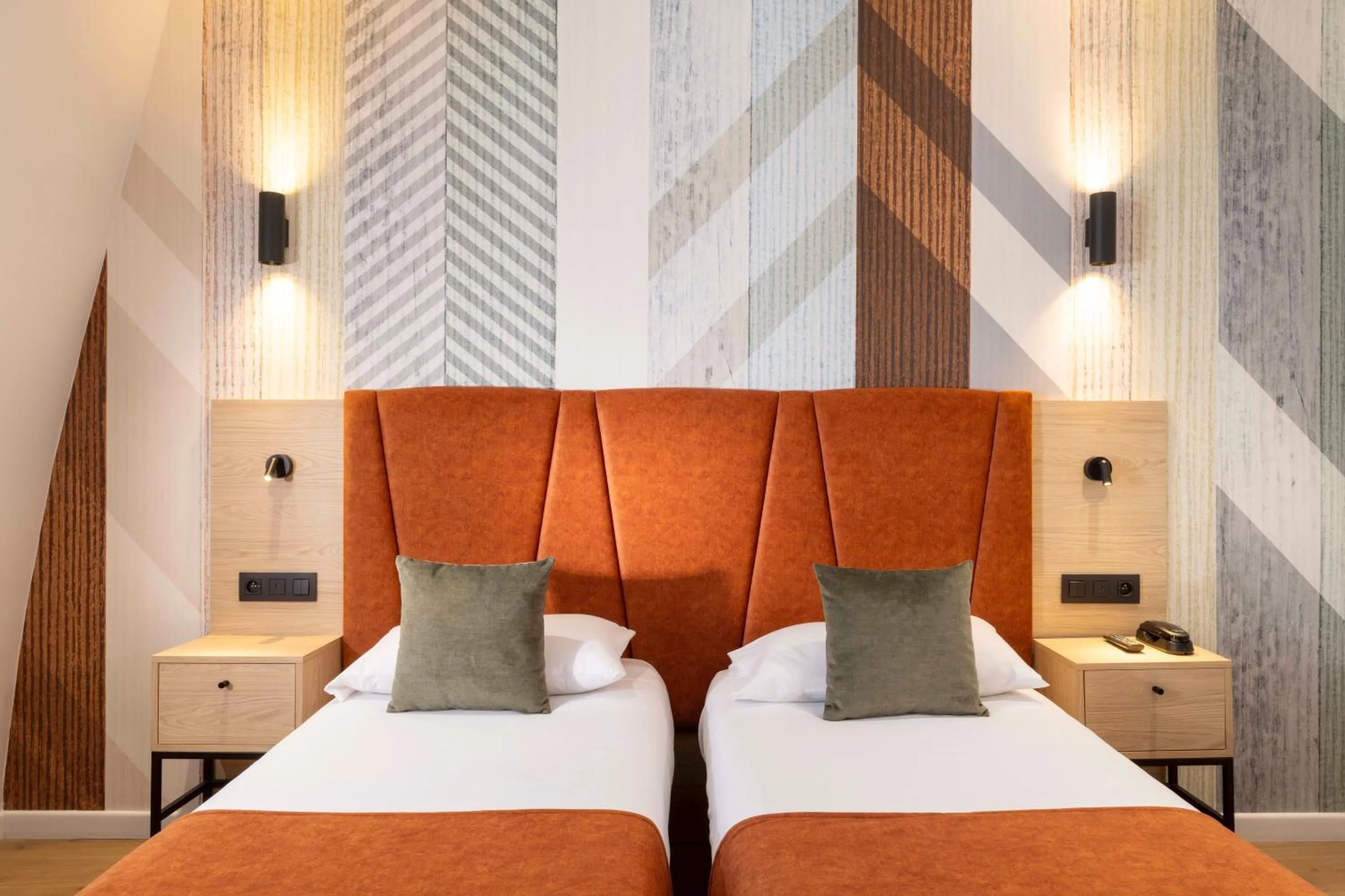 Bed in Hotel Espace Champerret