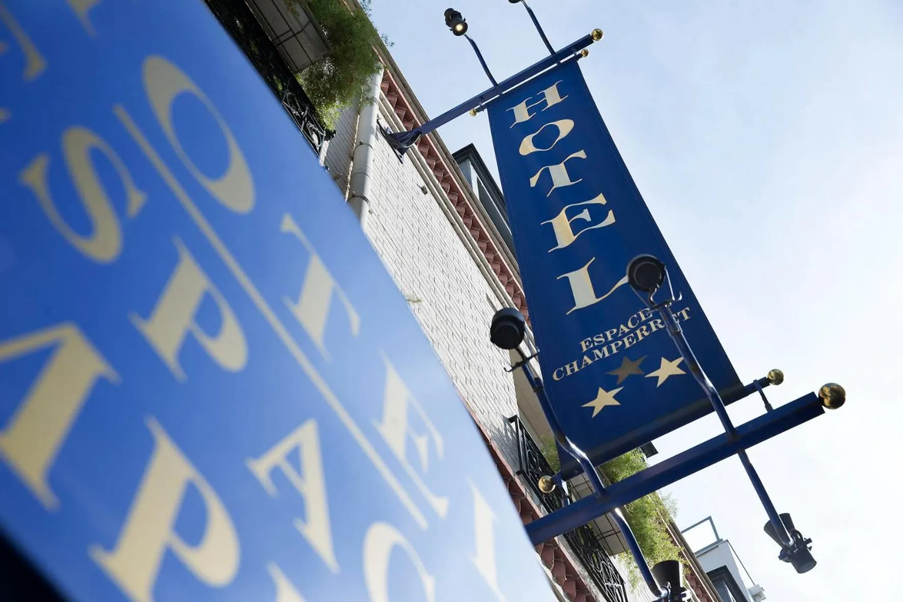 Facade/entrance in Hotel Espace Champerret