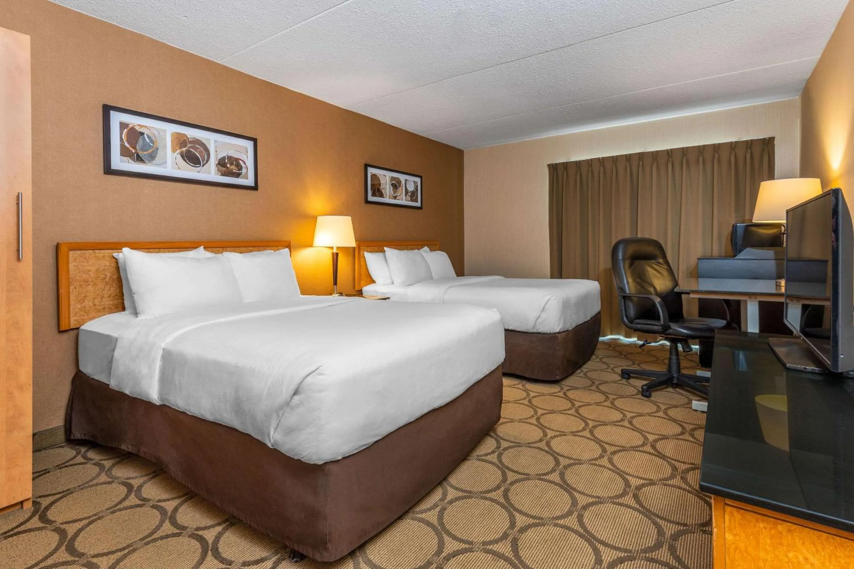 Photo of the whole room, Bed in Comfort Inn Timmins