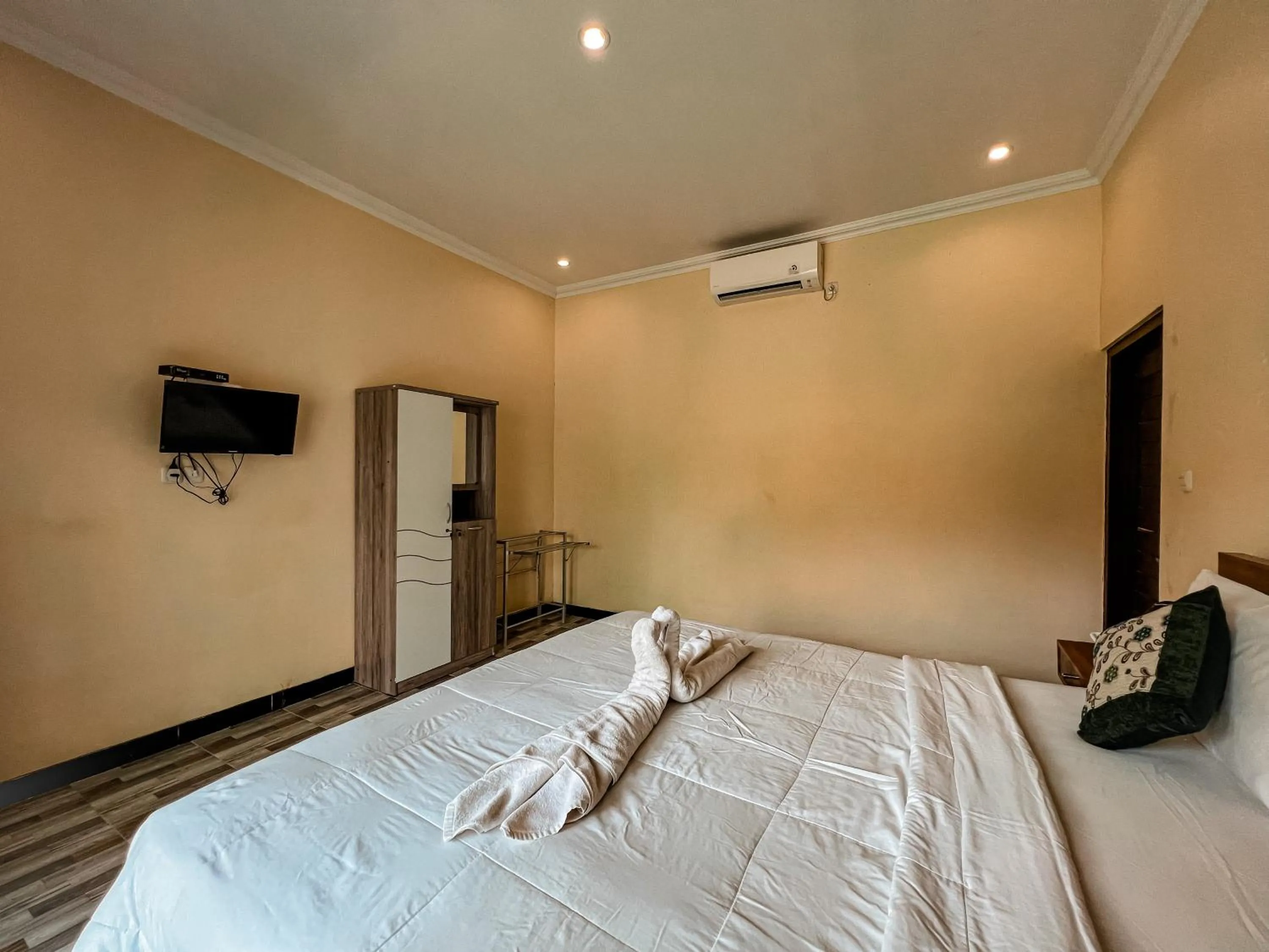 TV and multimedia, Bed in Gayatri Bungalows
