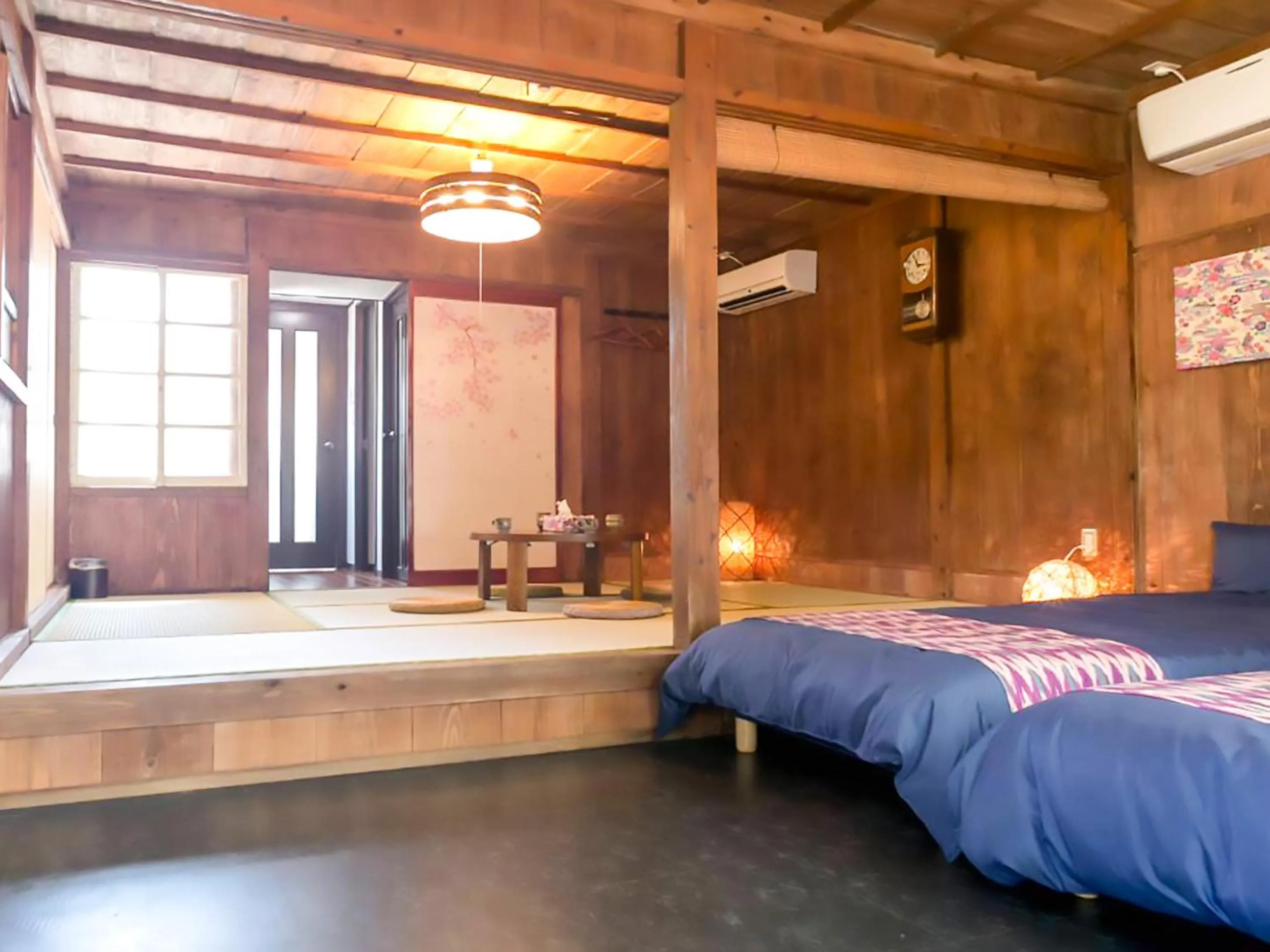 Photo of the whole room, Bed in 国際通りと牧志駅まで徒歩5分 庭付き素敵な古民家 わらゆんSO 松武の古民家Traditional house