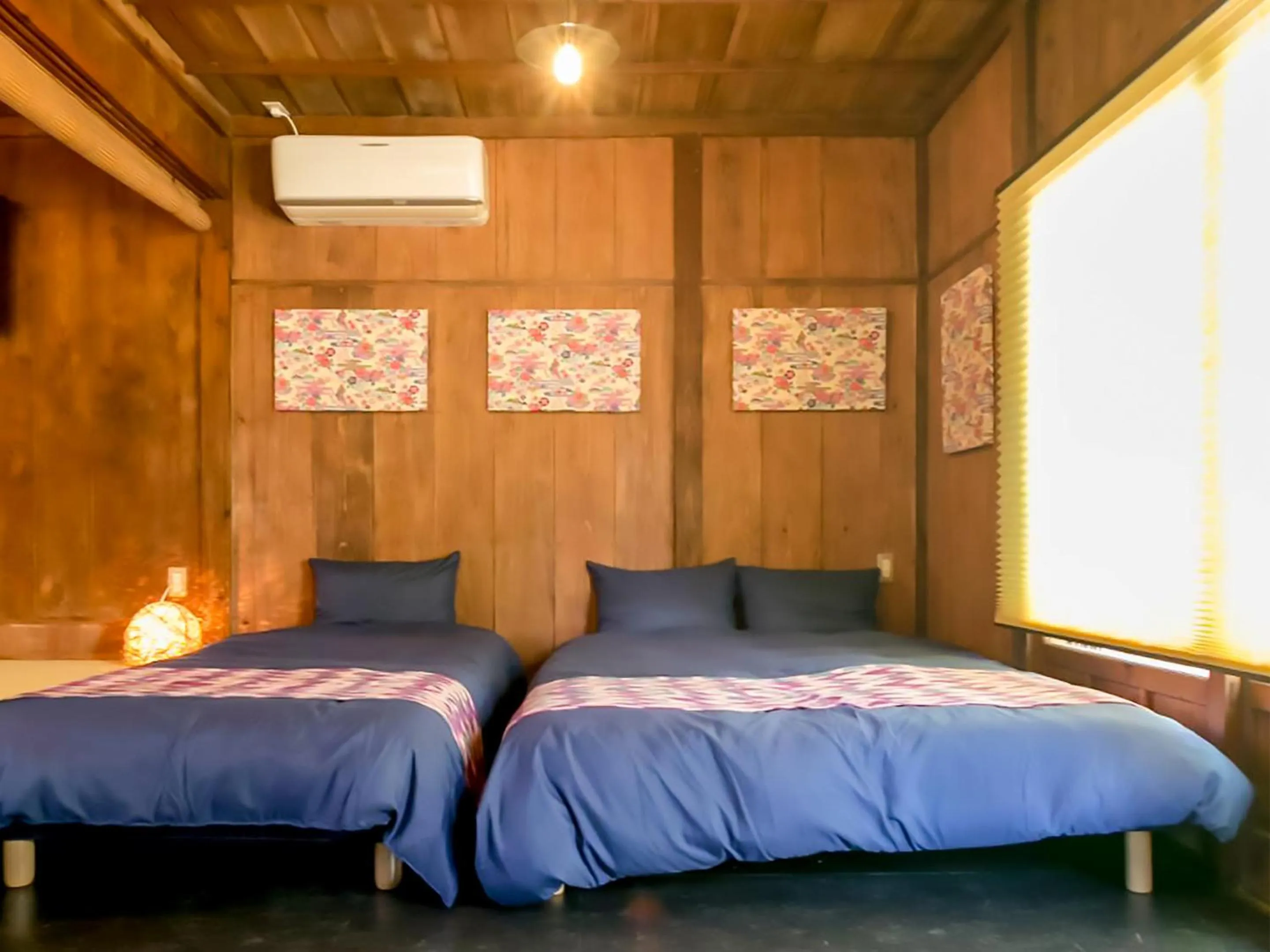 Photo of the whole room, Bed in 国際通りと牧志駅まで徒歩5分 庭付き素敵な古民家 わらゆんSO 松武の古民家Traditional house