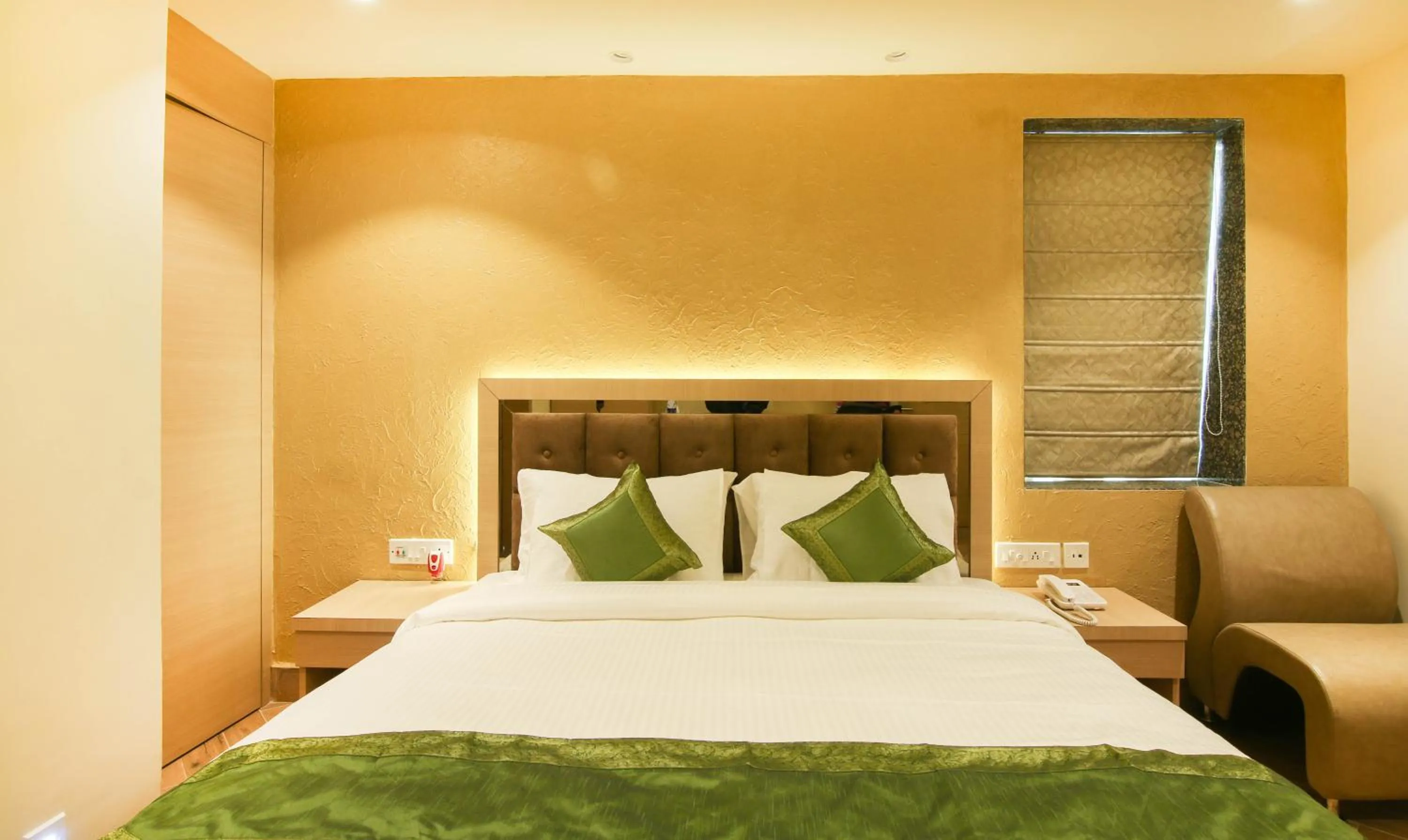 Bedroom, Bed in Treebo Hoops - Airport, VIP Road