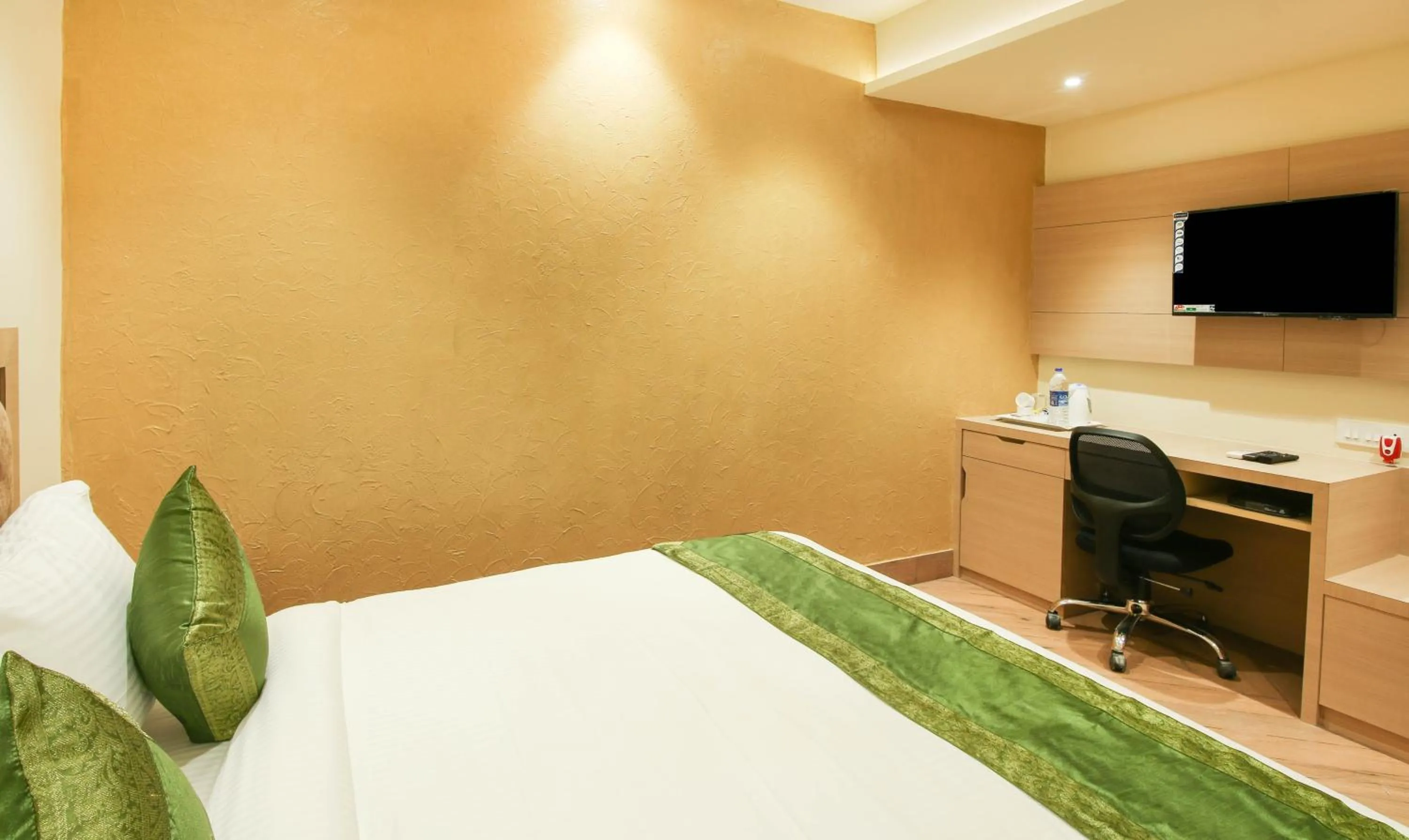 TV and multimedia, Bed in Treebo Hoops - Airport, VIP Road