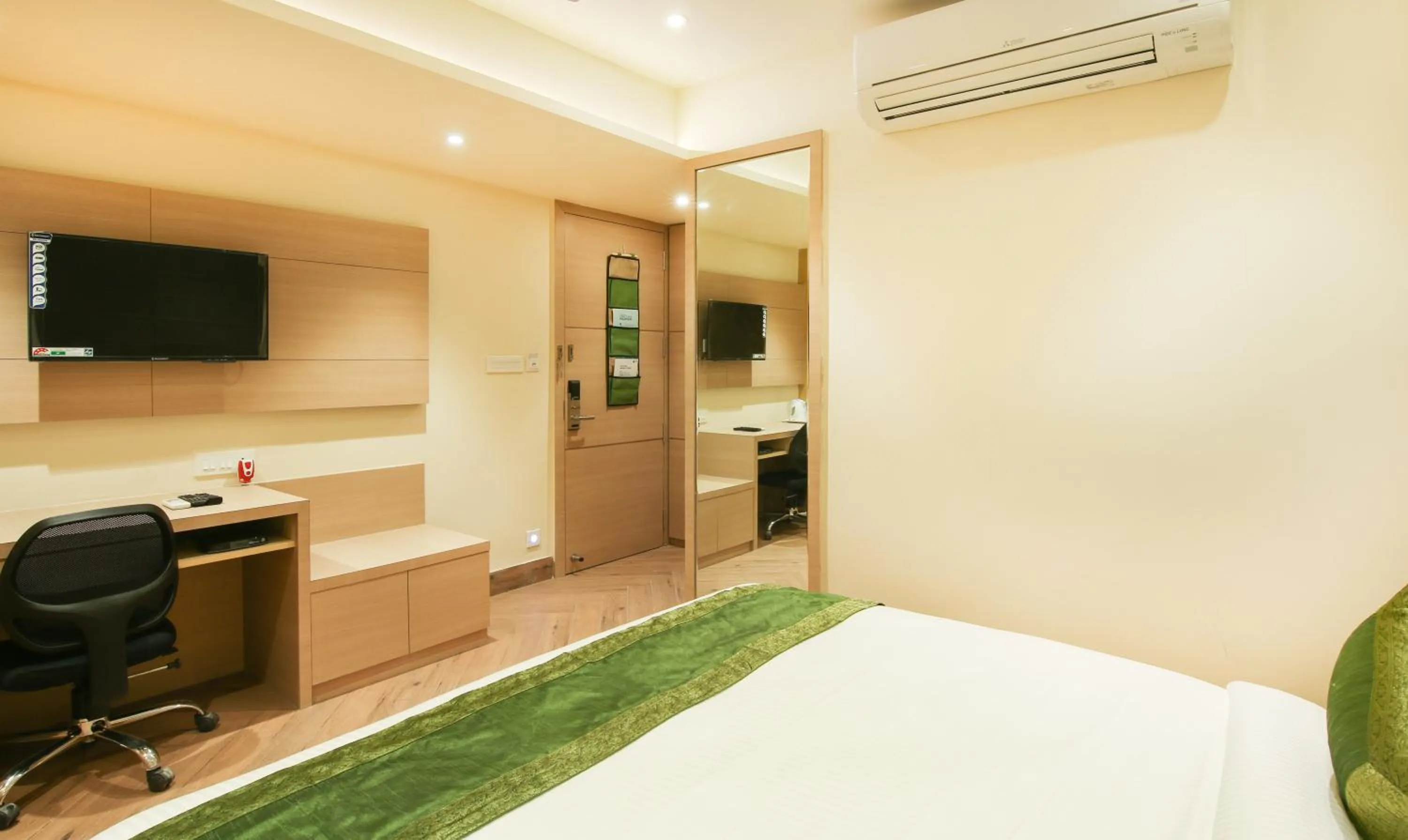 TV and multimedia, Bed in Treebo Hoops - Airport, VIP Road