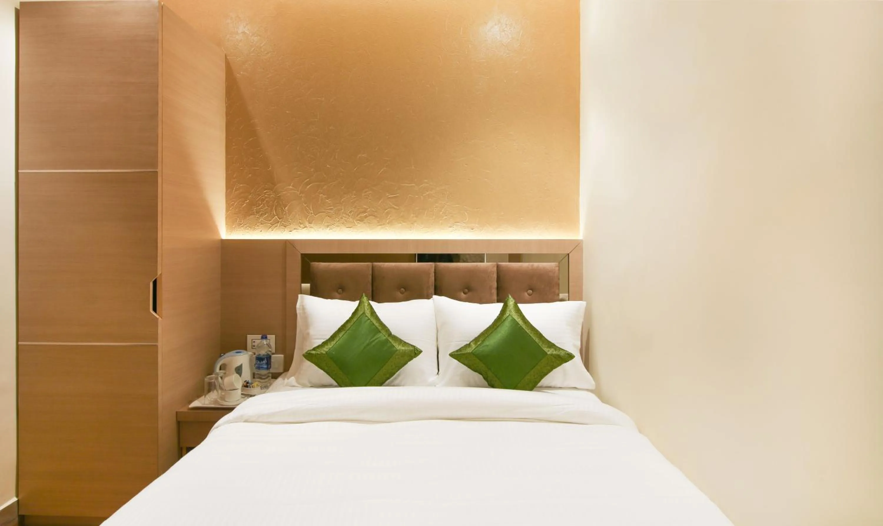 Bedroom, Bed in Treebo Hoops - Airport, VIP Road