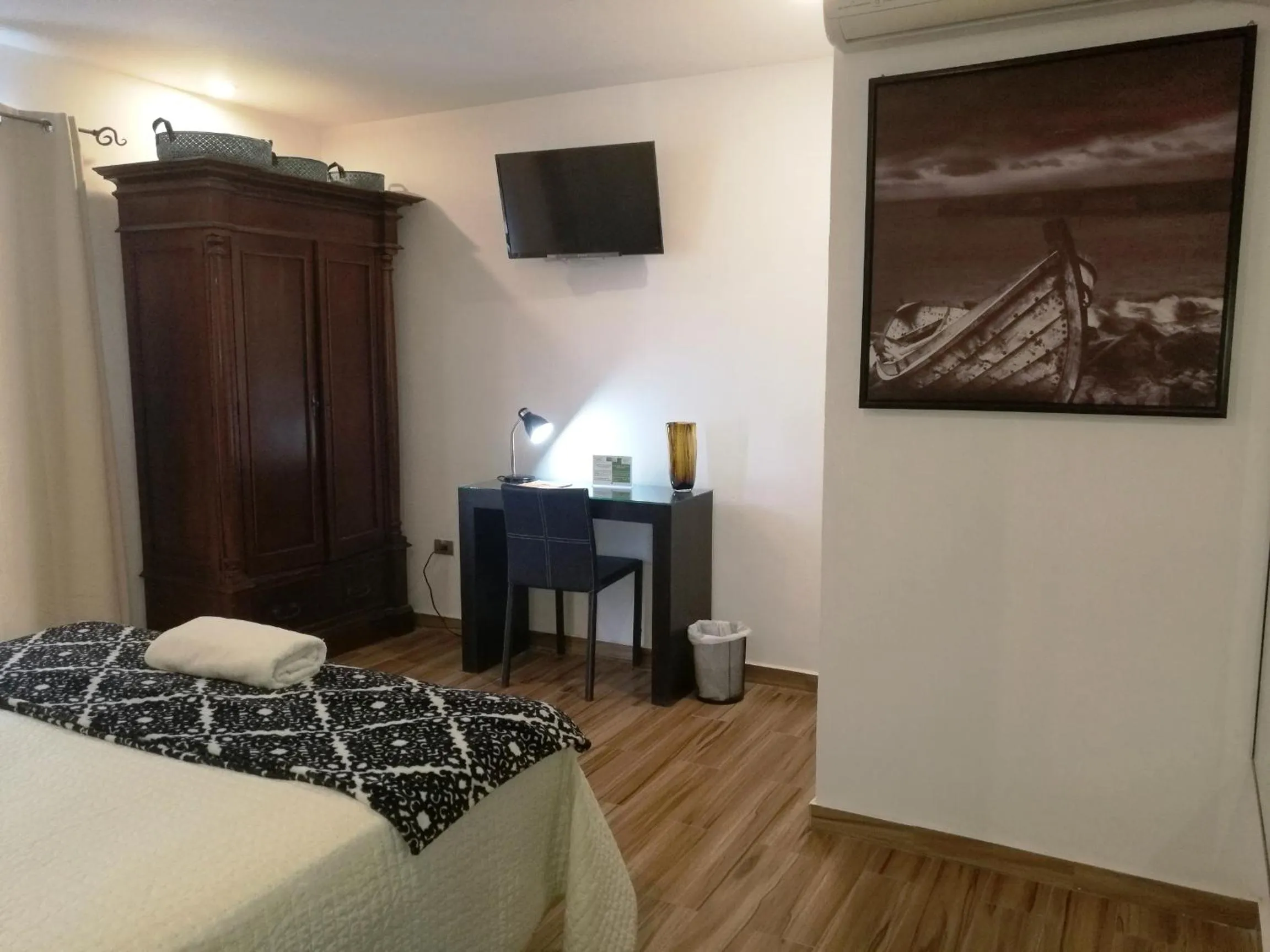 Photo of the whole room, Bed in Hotel Boutique Valverde Santa Elena