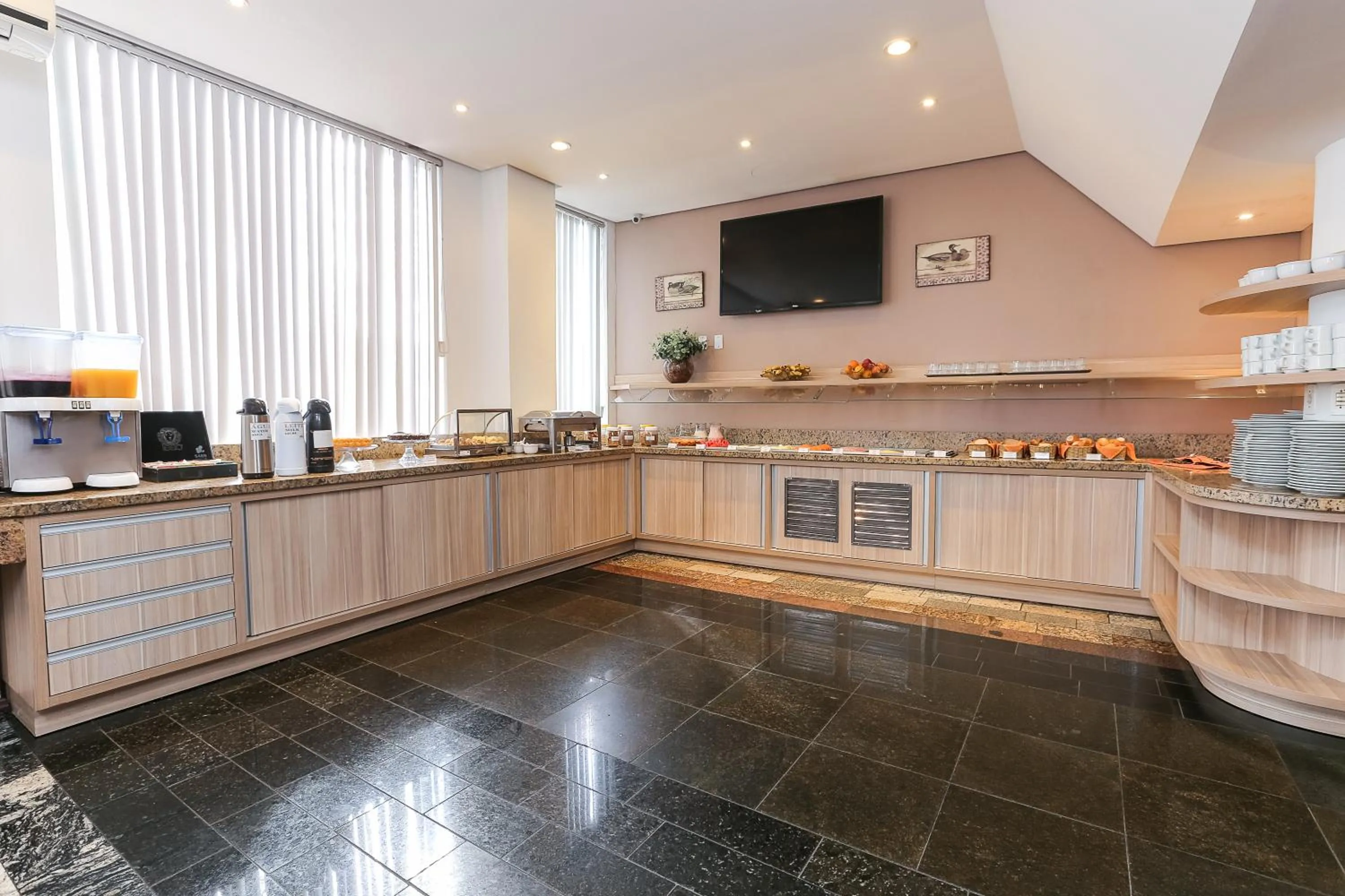 Restaurant/places to eat in Hotel Express Aeroporto