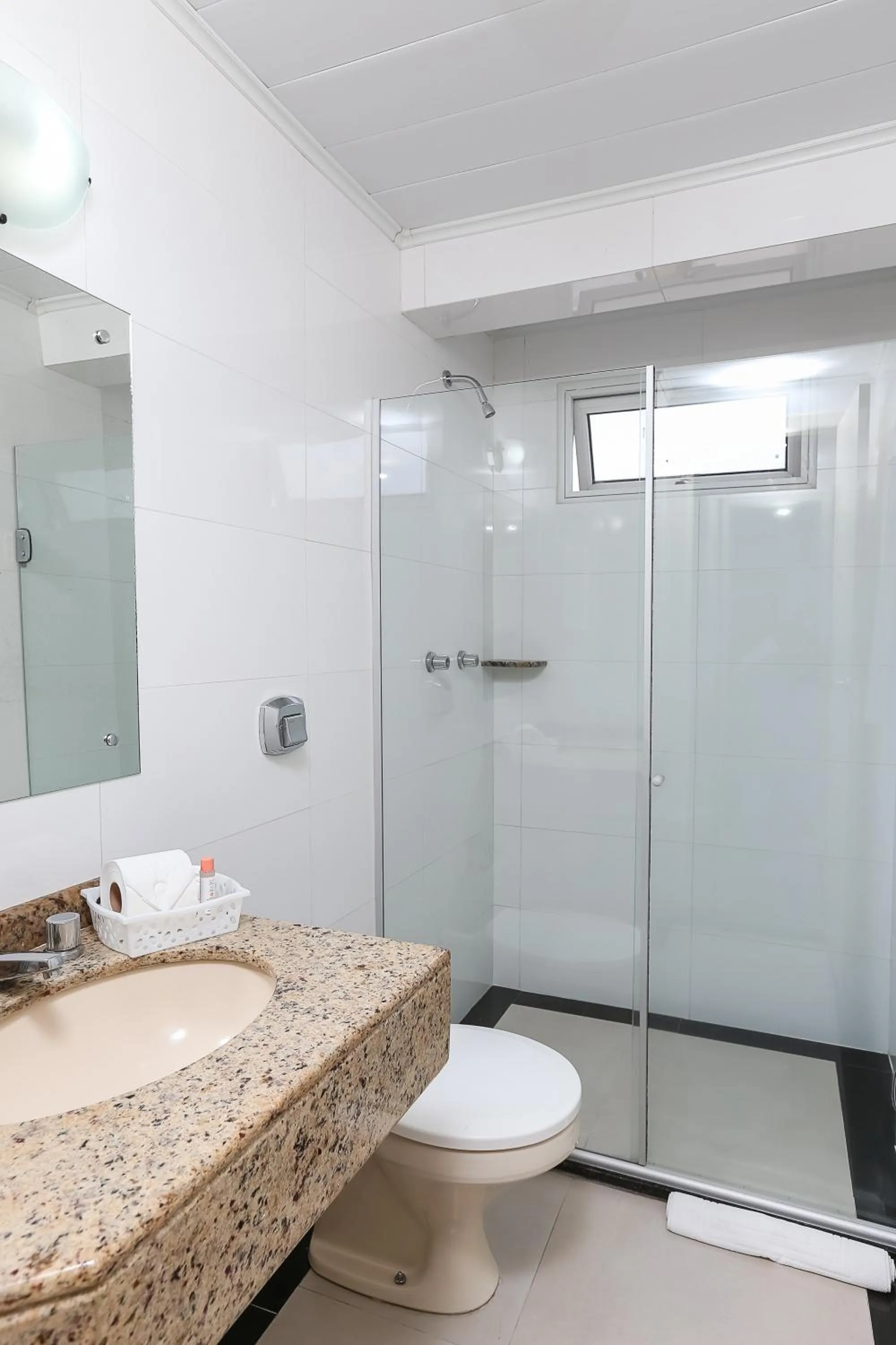 Shower in Hotel Express Aeroporto