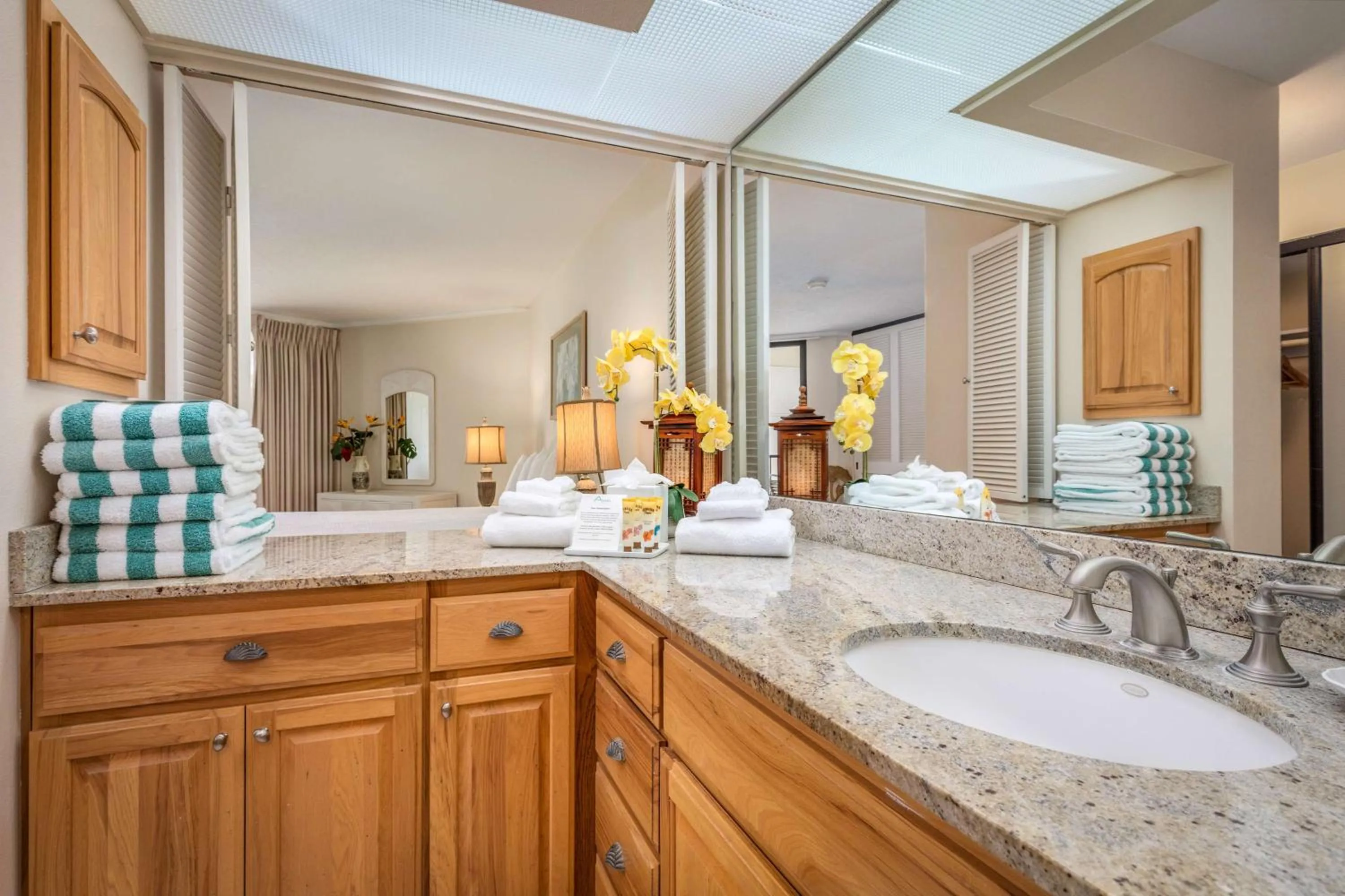 Shower in Aston Kona By The Sea