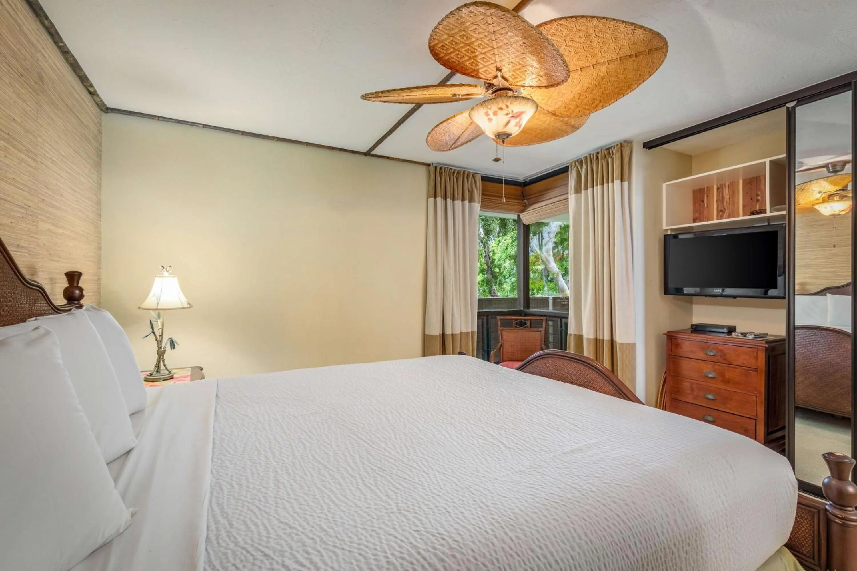 Bed in Aston Kona By The Sea