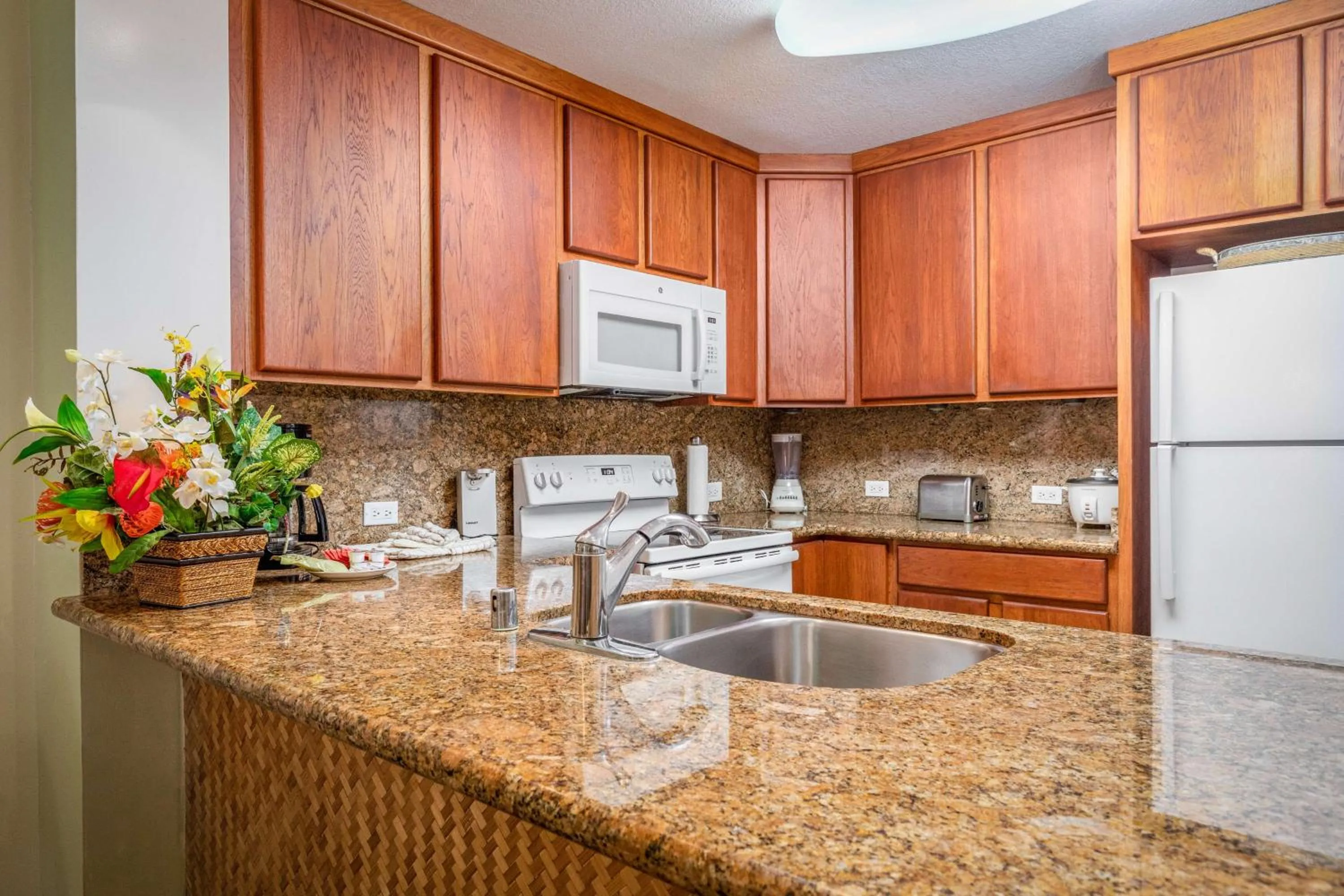 Kitchen or kitchenette in Aston Kona By The Sea