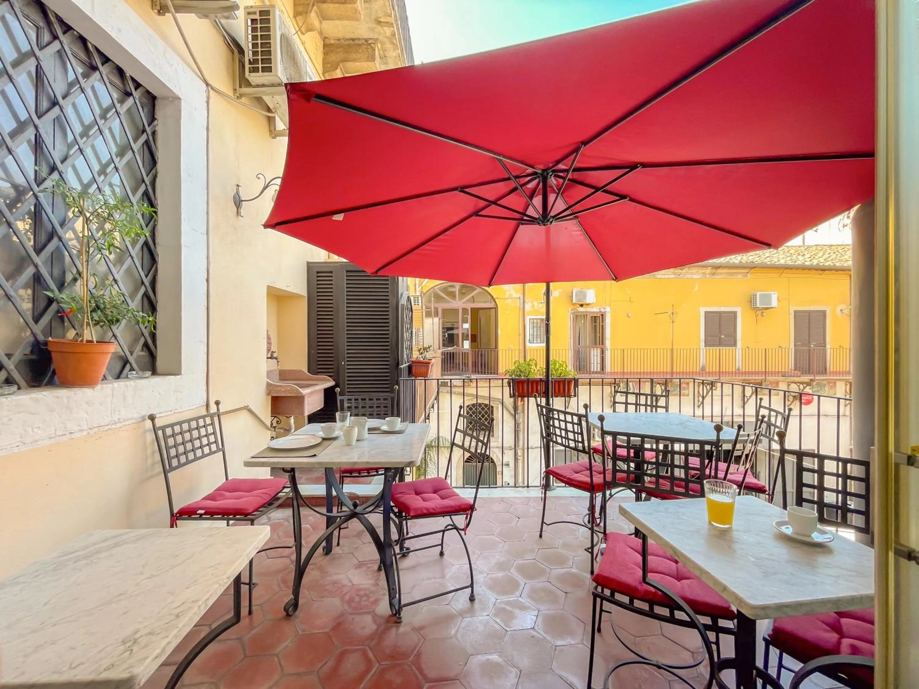 Balcony/Terrace in Francalanza City Rooms