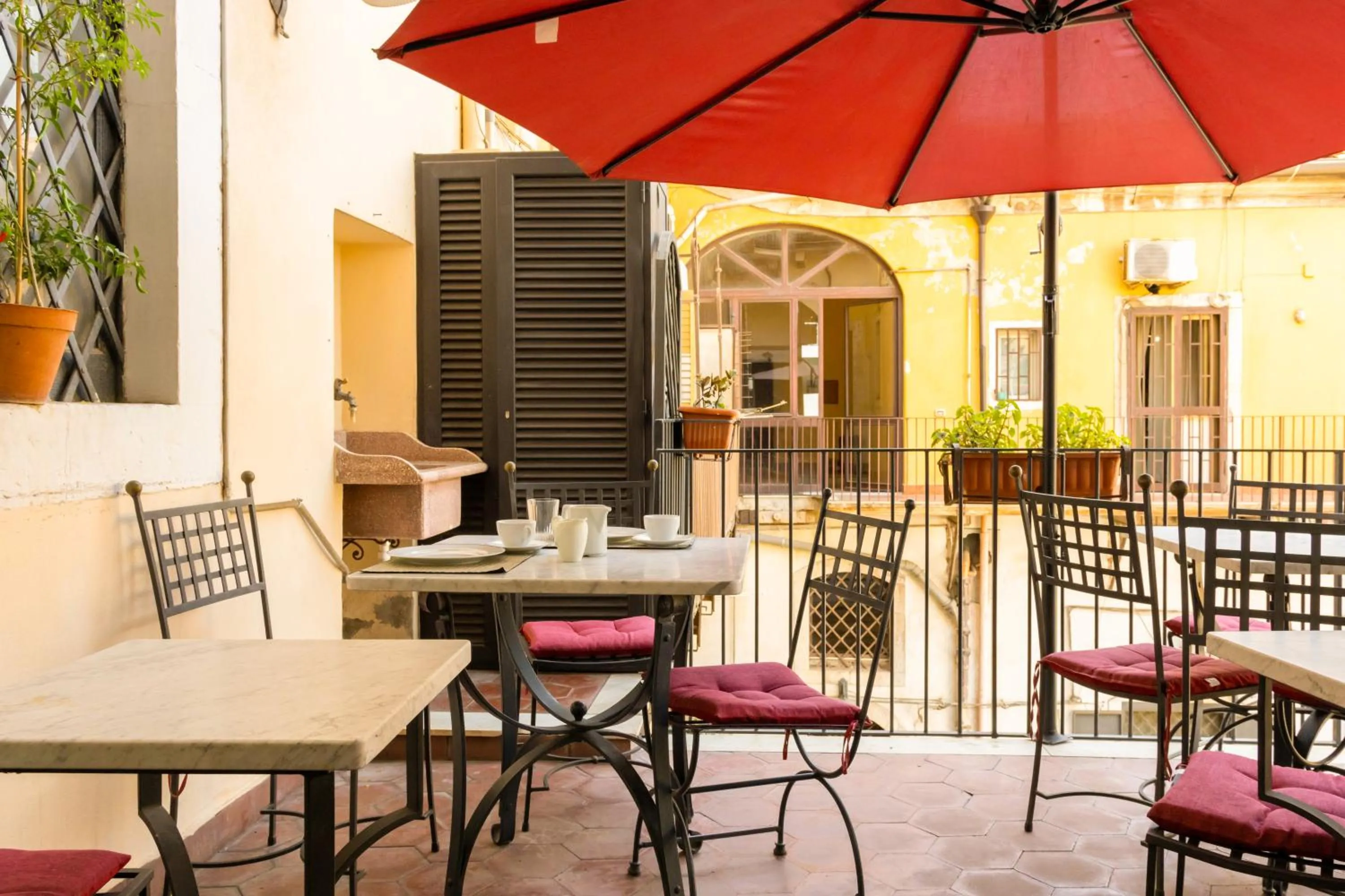 Balcony/Terrace in Francalanza City Rooms