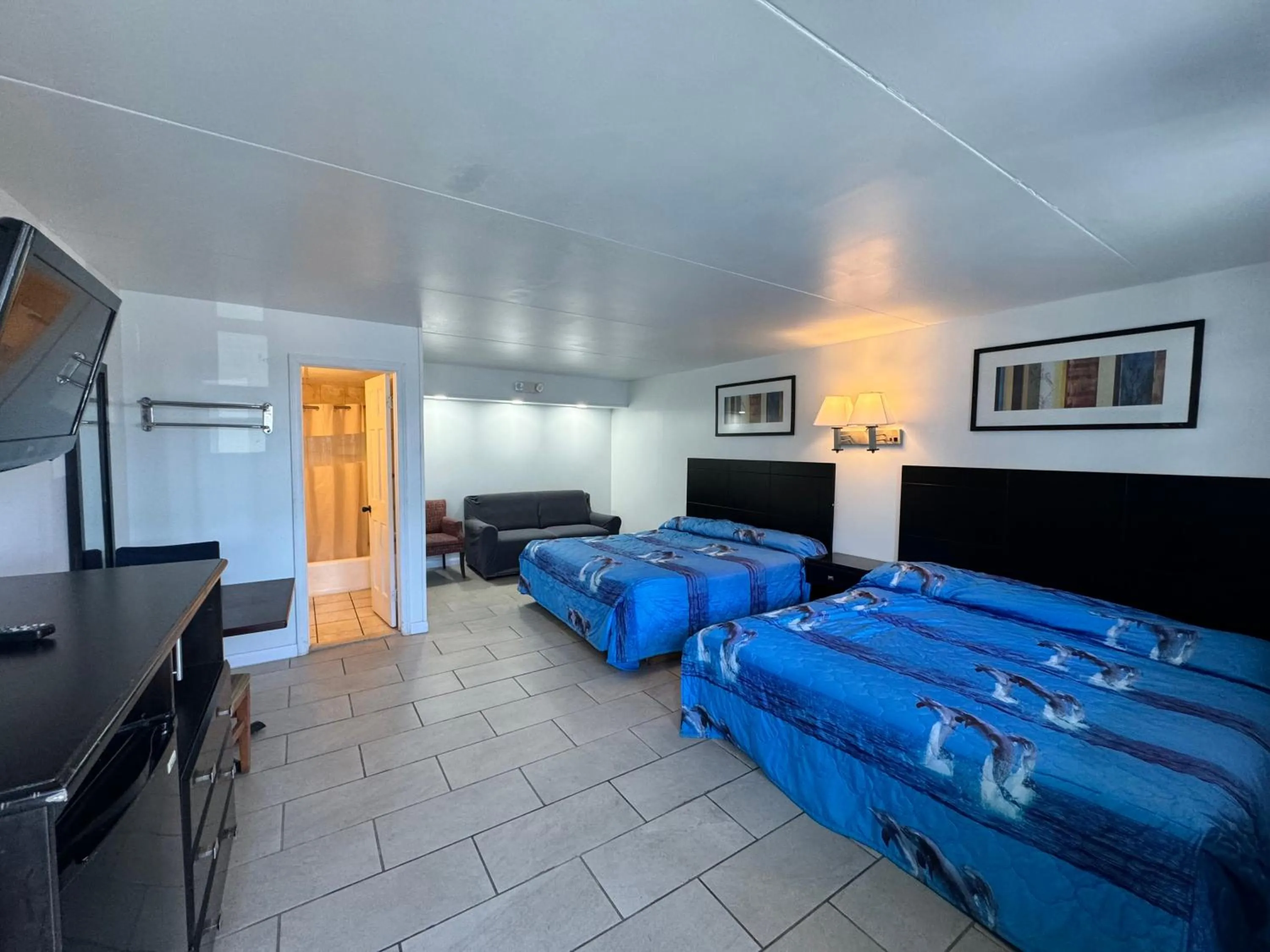 Bed in Skyview Manor Motel