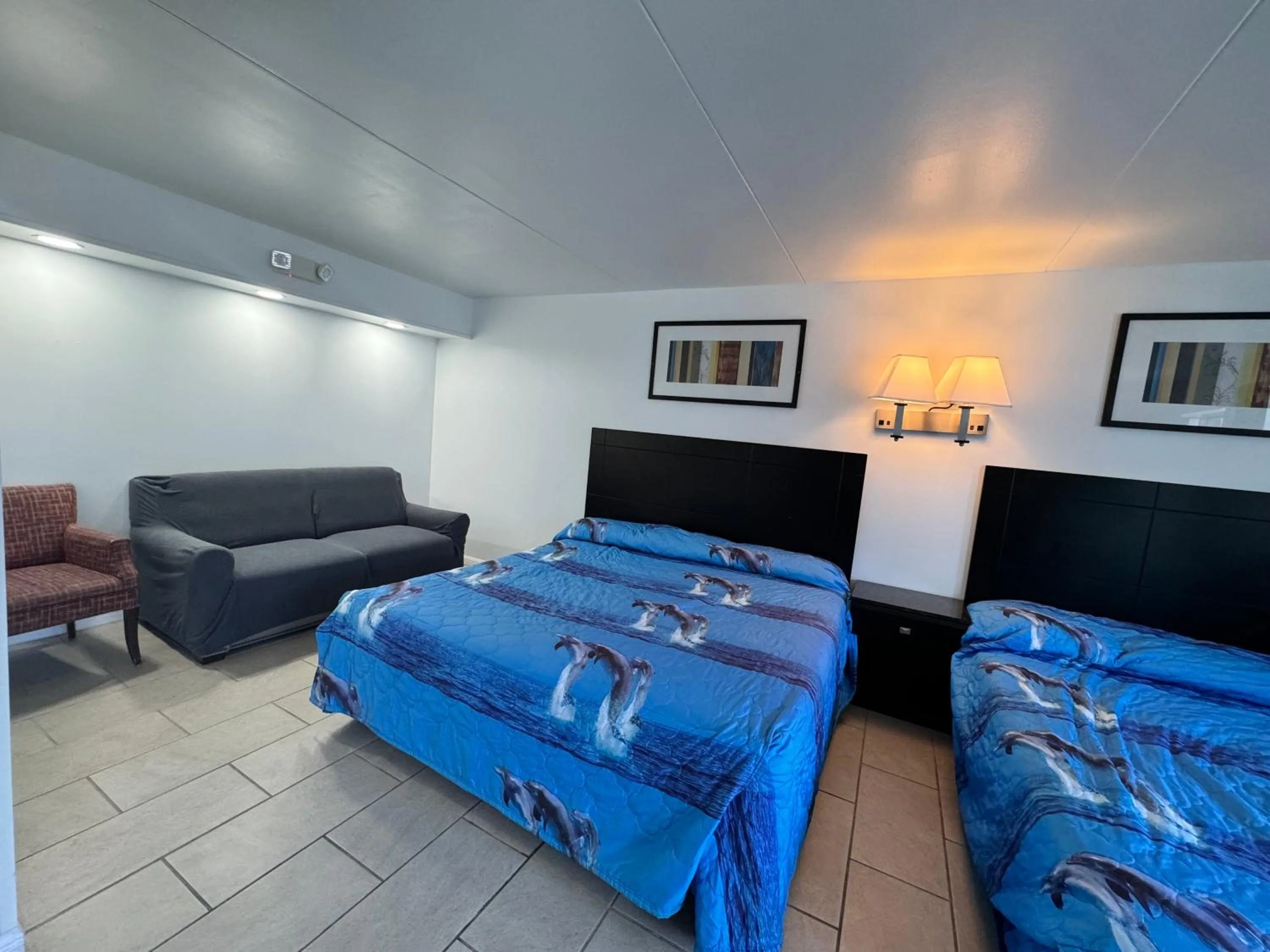 Bed in Skyview Manor Motel