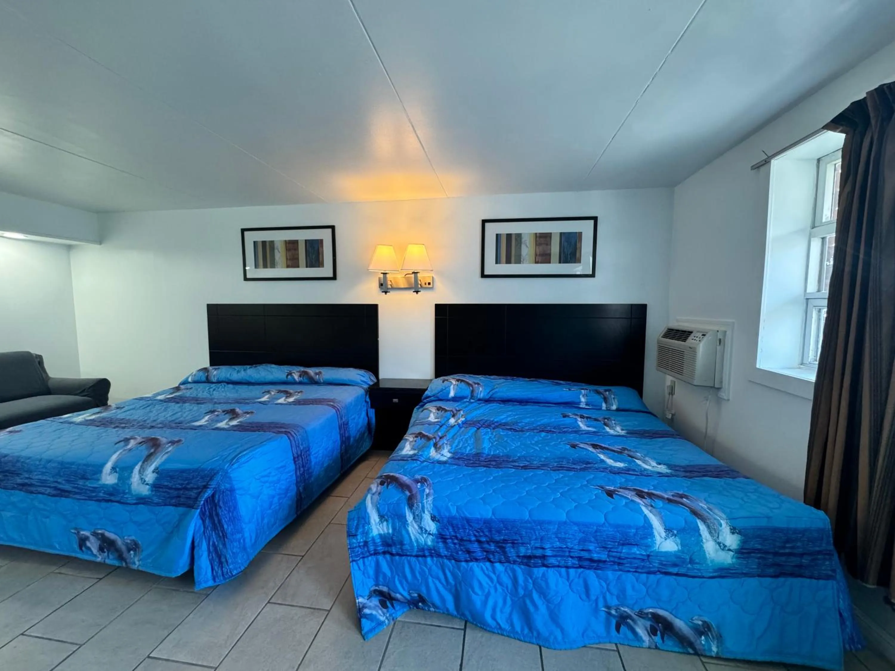 Bed in Skyview Manor Motel