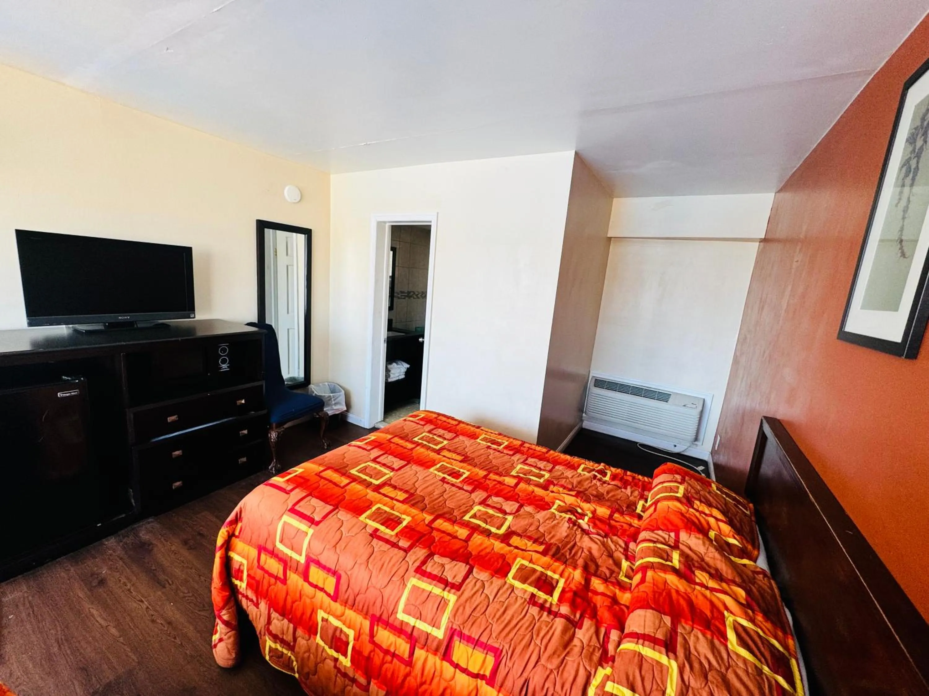 Bed in Skyview Manor Motel