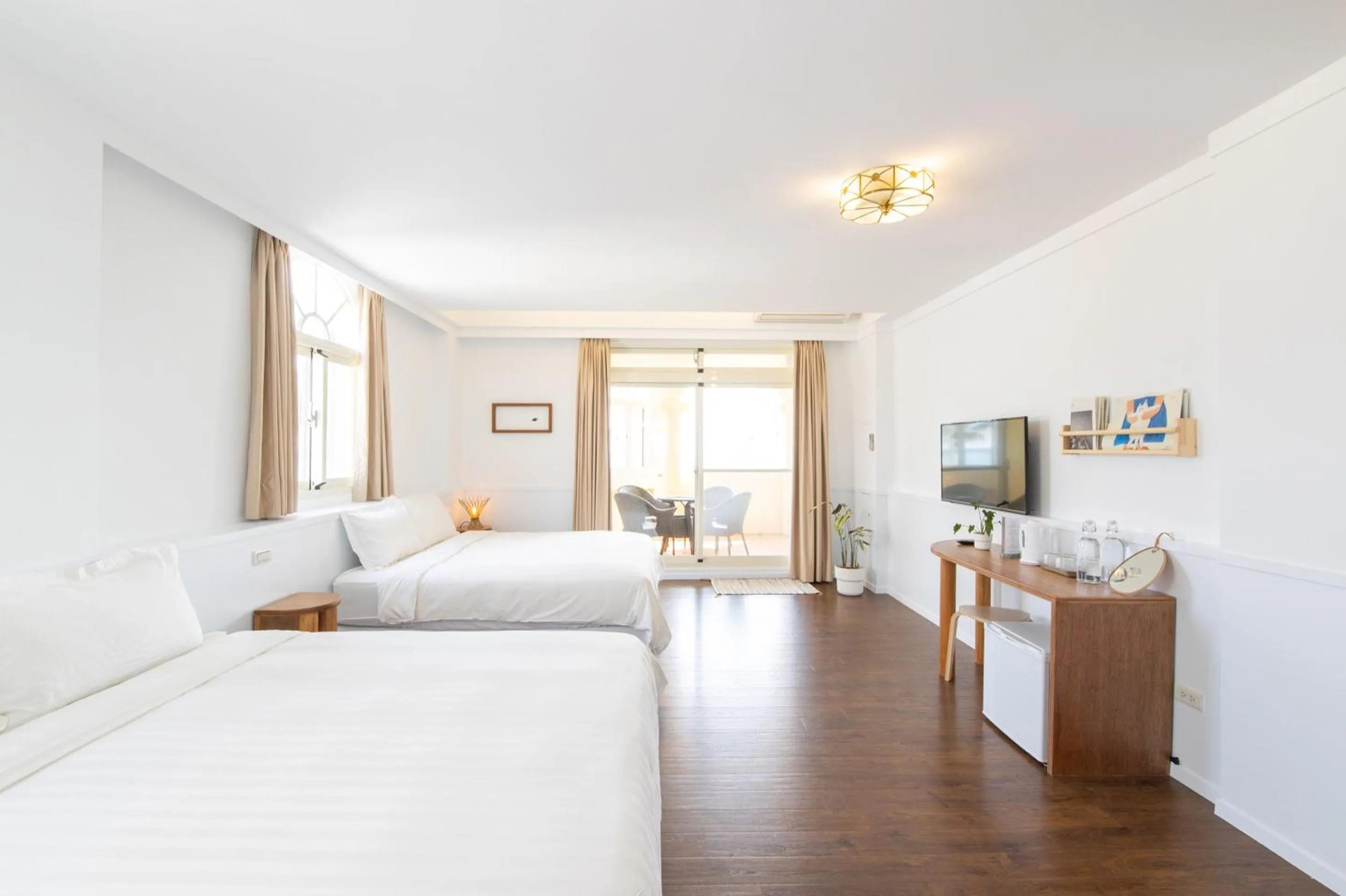 Photo of the whole room, Bed in OwlStay The Salt