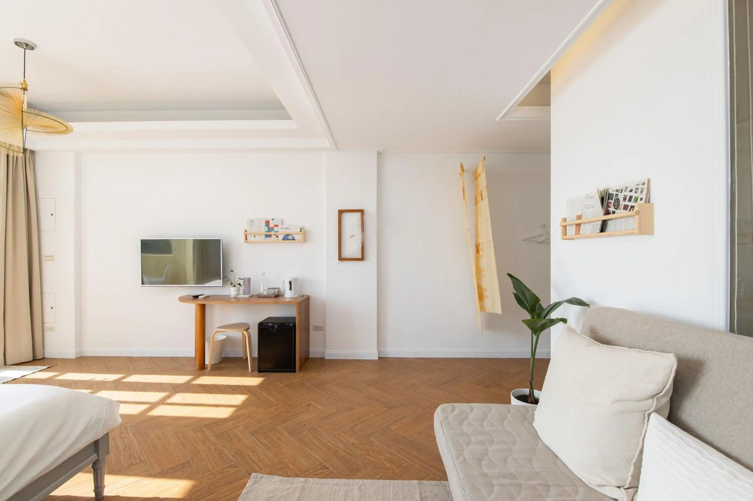 Seating area in OwlStay The Salt