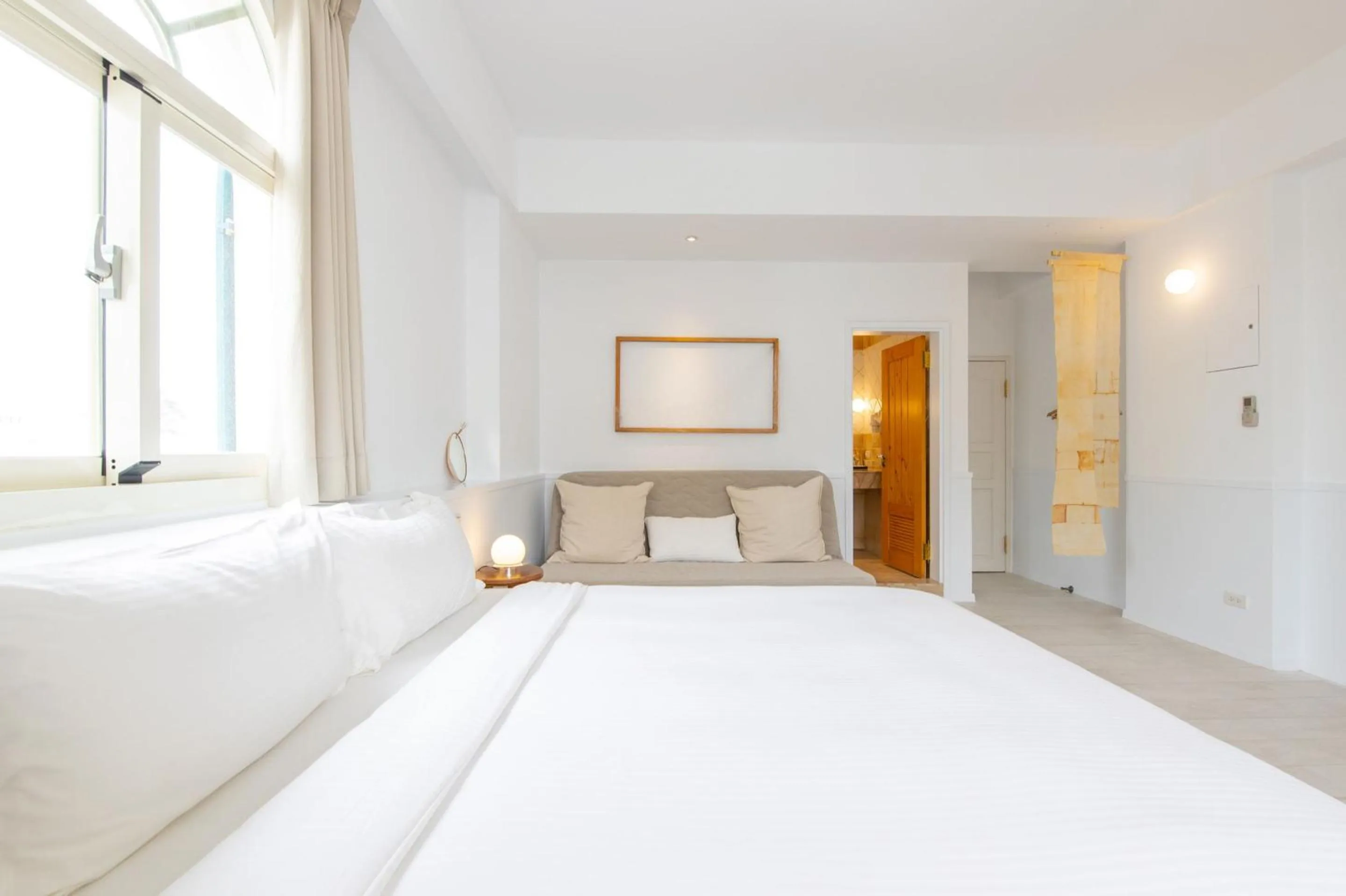 Photo of the whole room, Bed in OwlStay The Salt