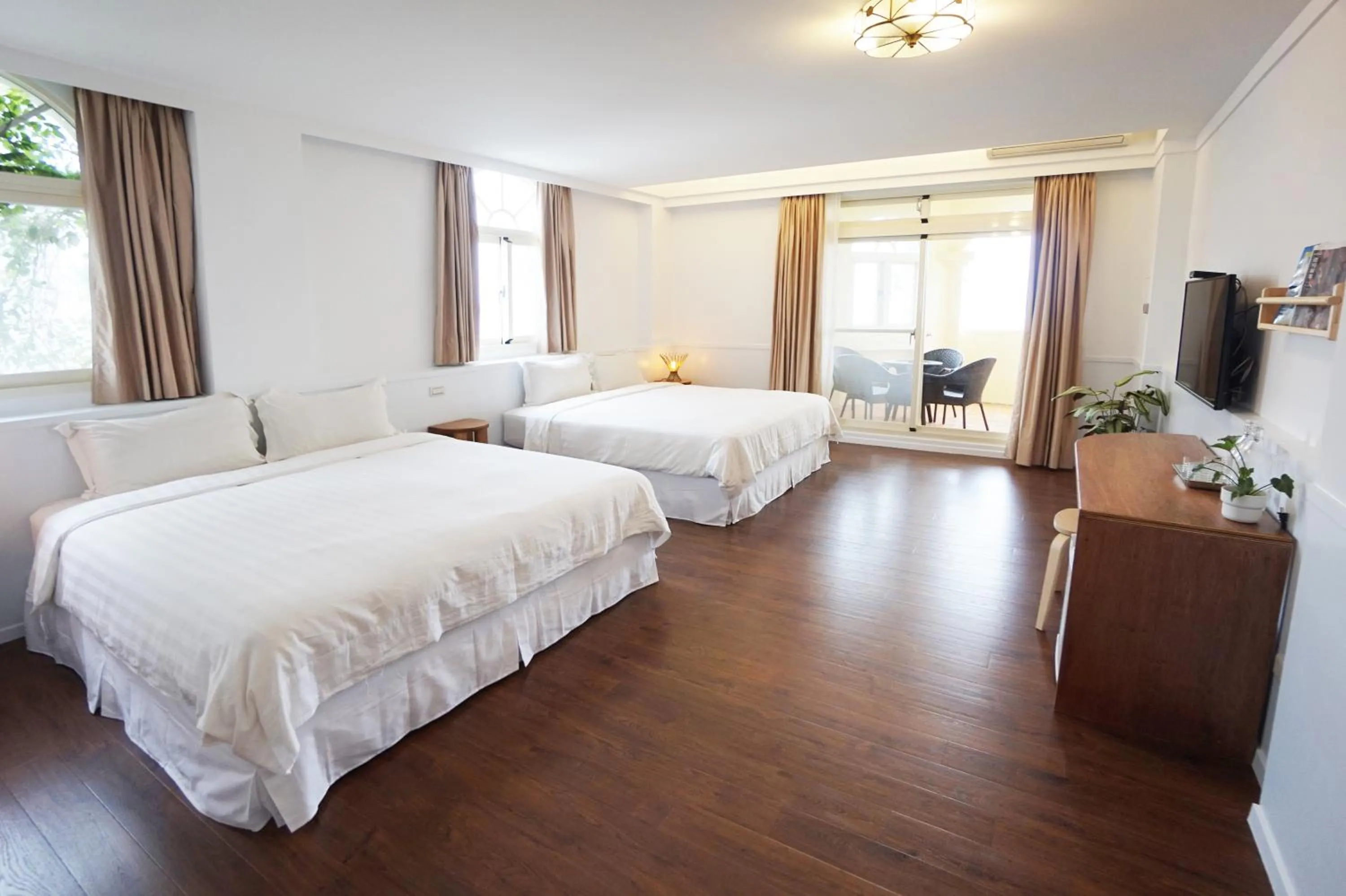 Photo of the whole room, Bed in OwlStay The Salt