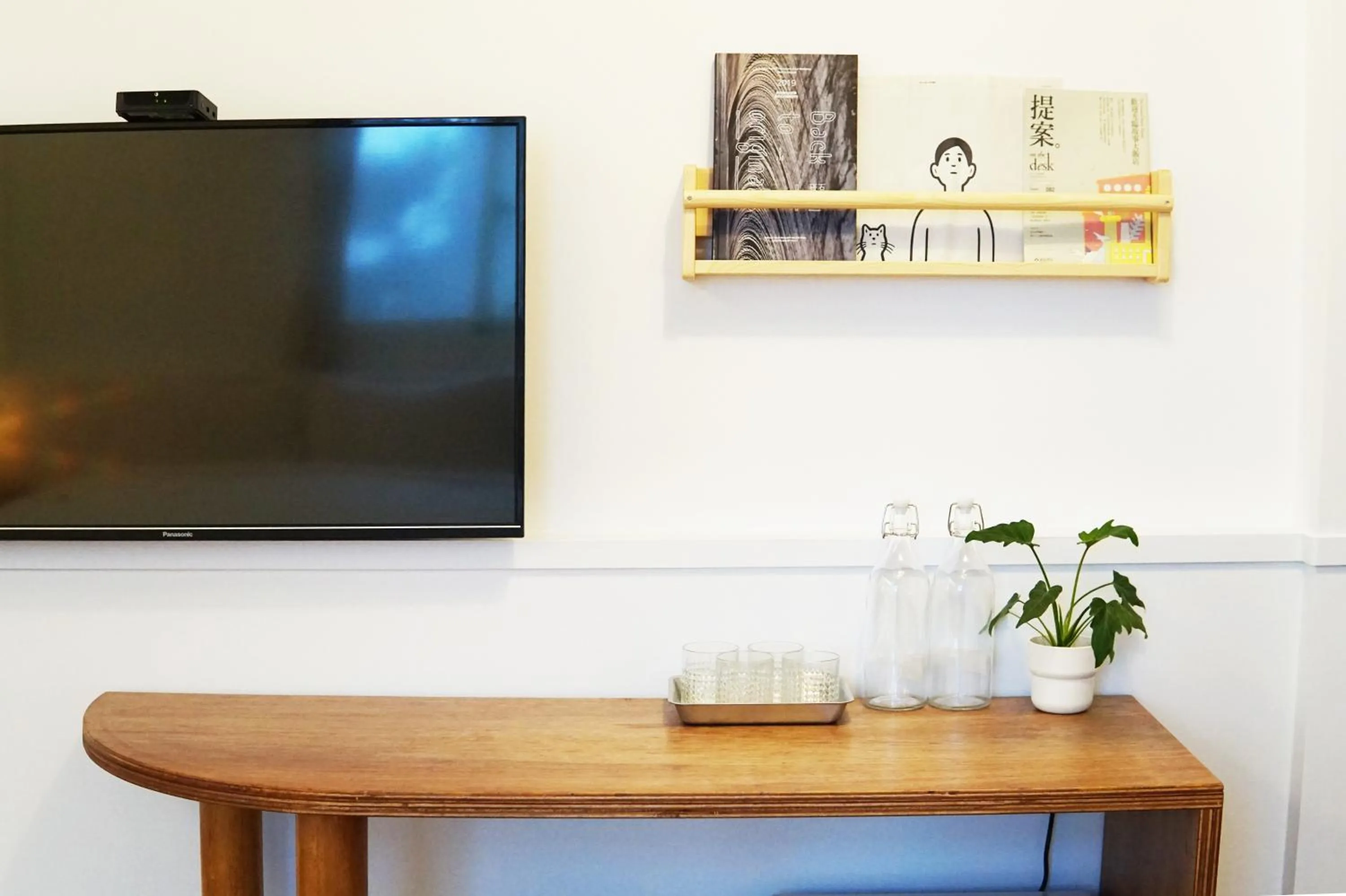 TV and multimedia in OwlStay The Salt